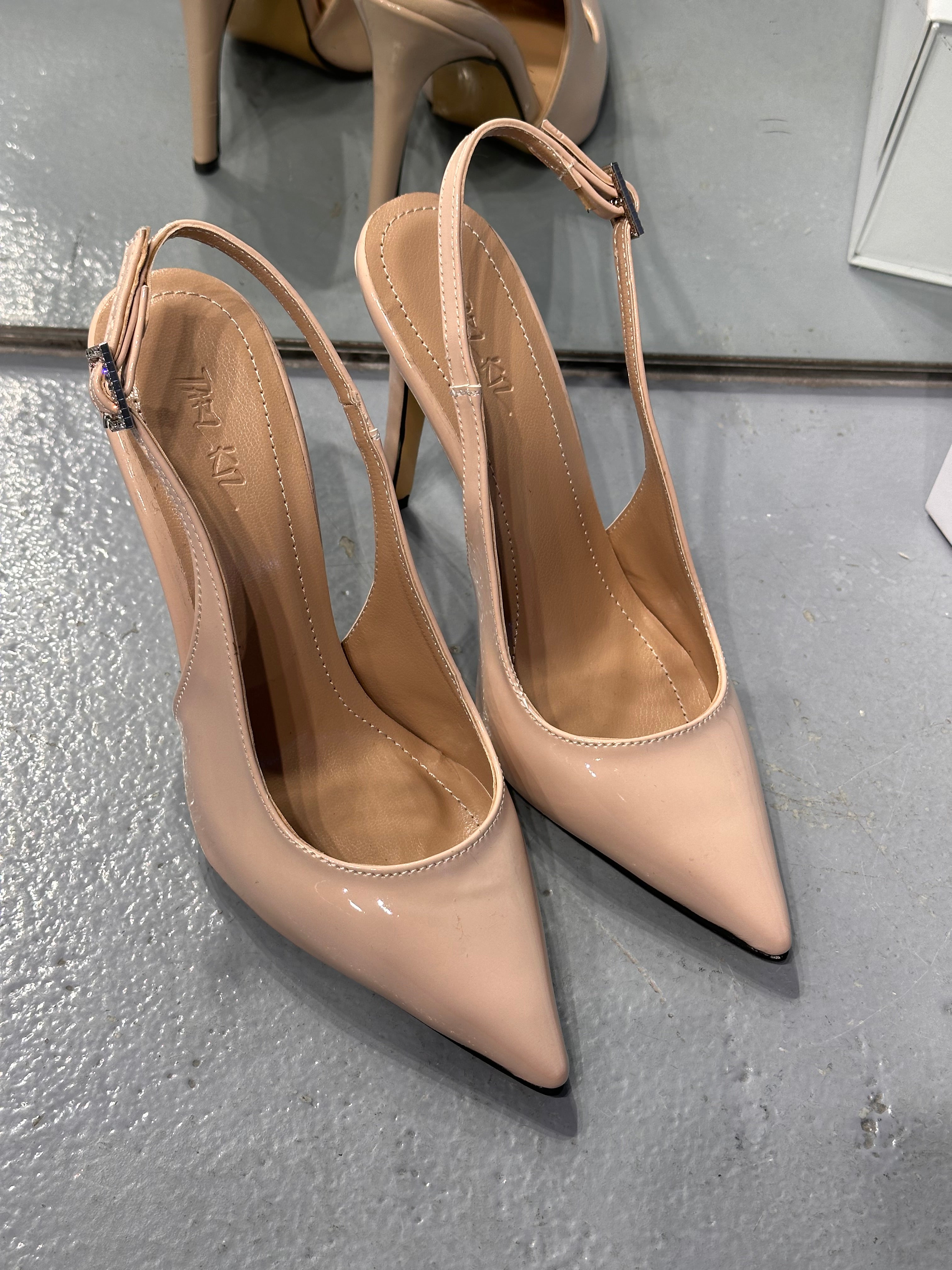 JOLIE Nude Rugan Broş Taşlı Stiletto