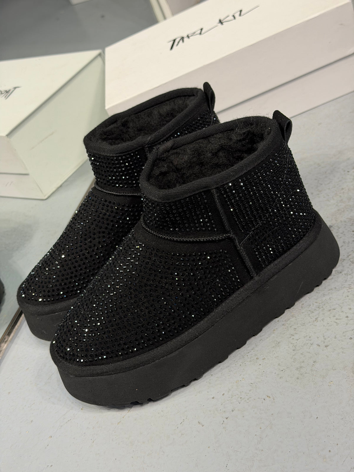 RICCO Siyah Süet Kürklü Bootie