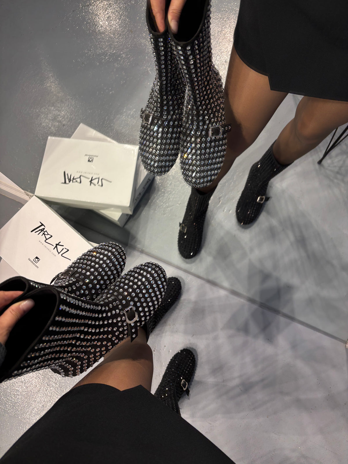 LAI SİYAH FERMUARLI TAŞLI BOOTIE