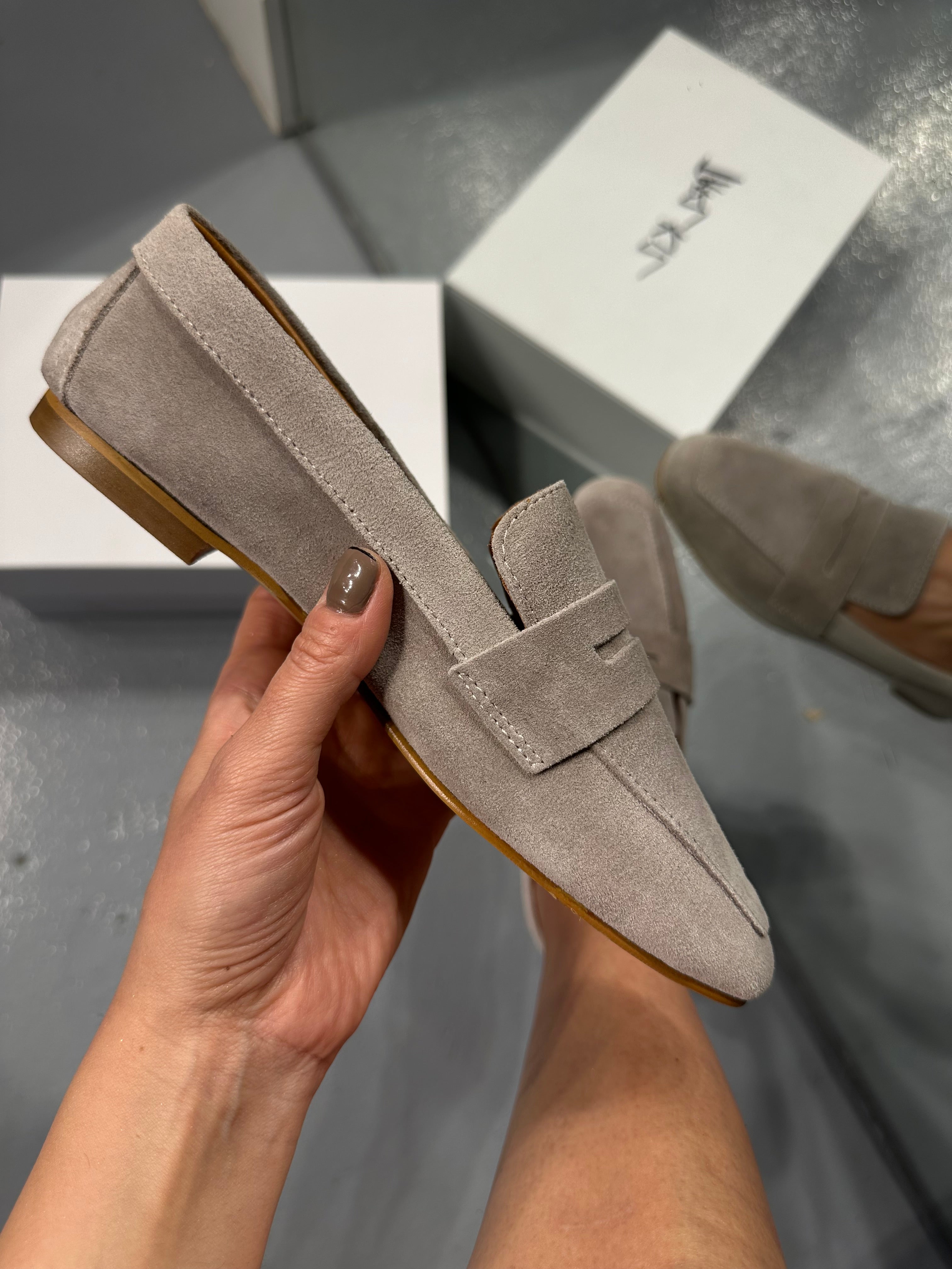VERA KUM BEJİ HAKİKİ SÜET LOAFER