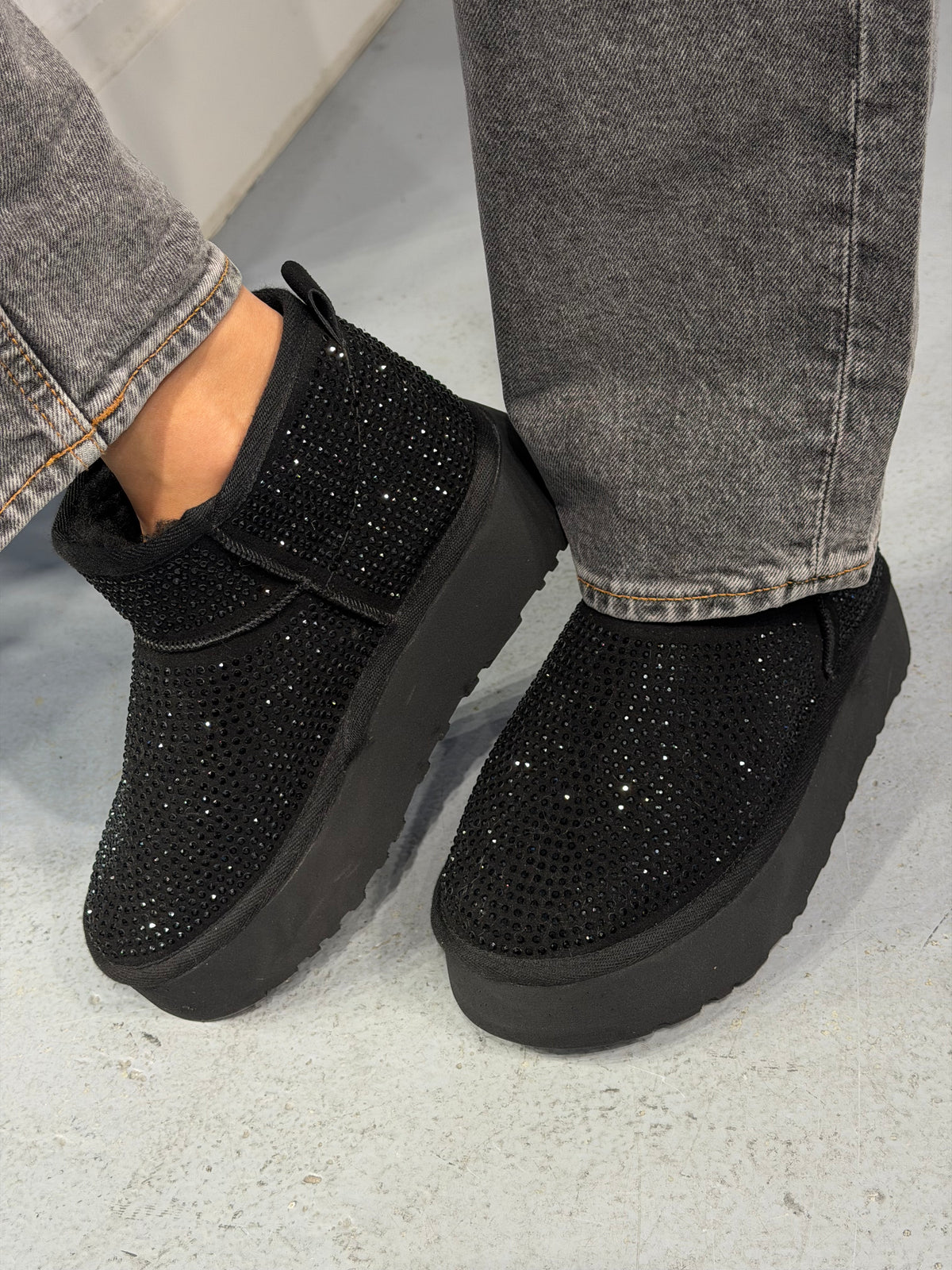 RICCO Siyah Süet Kürklü Bootie