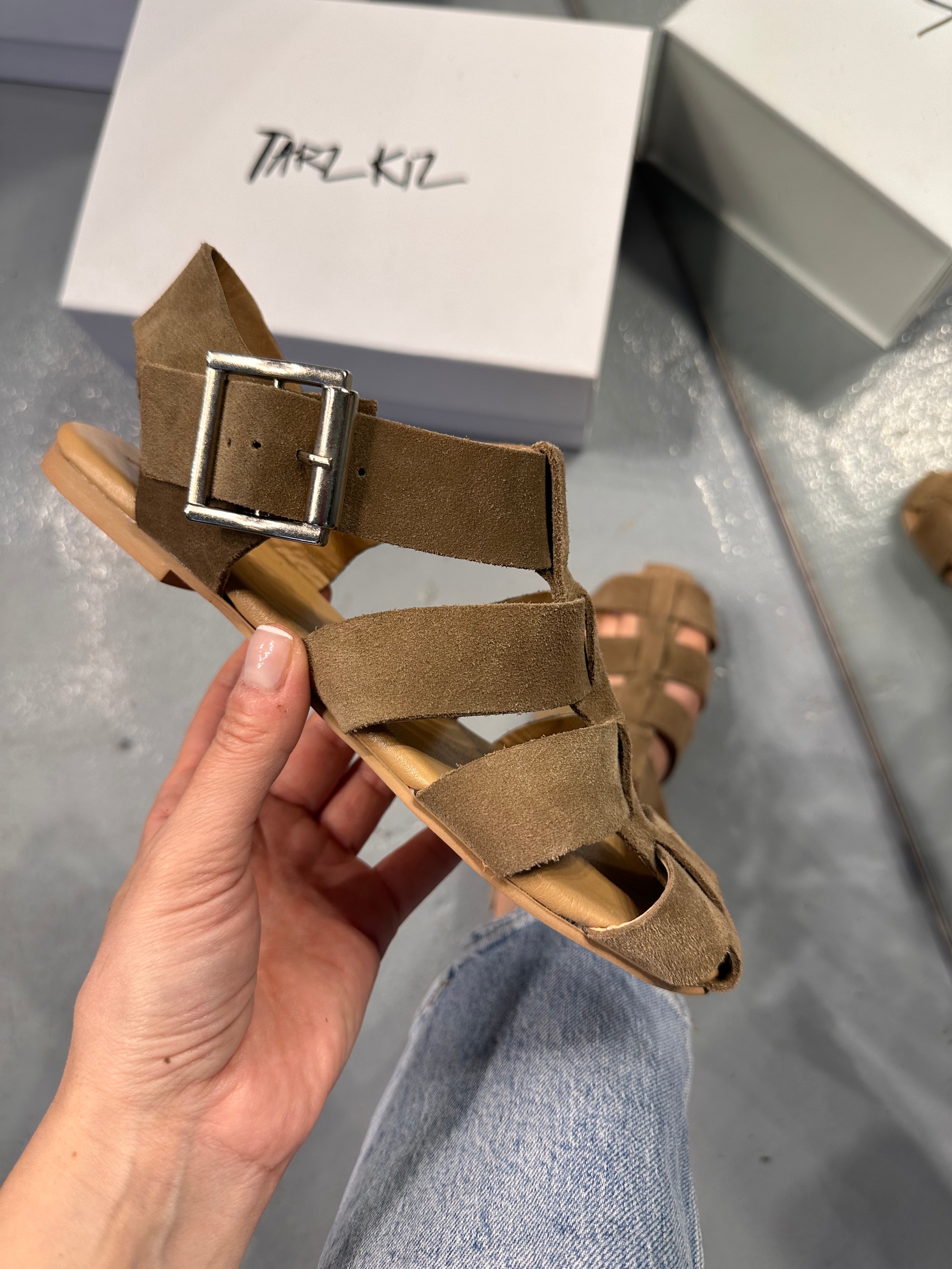IBIZA Kum Bej Hakiki Süet Sandalet