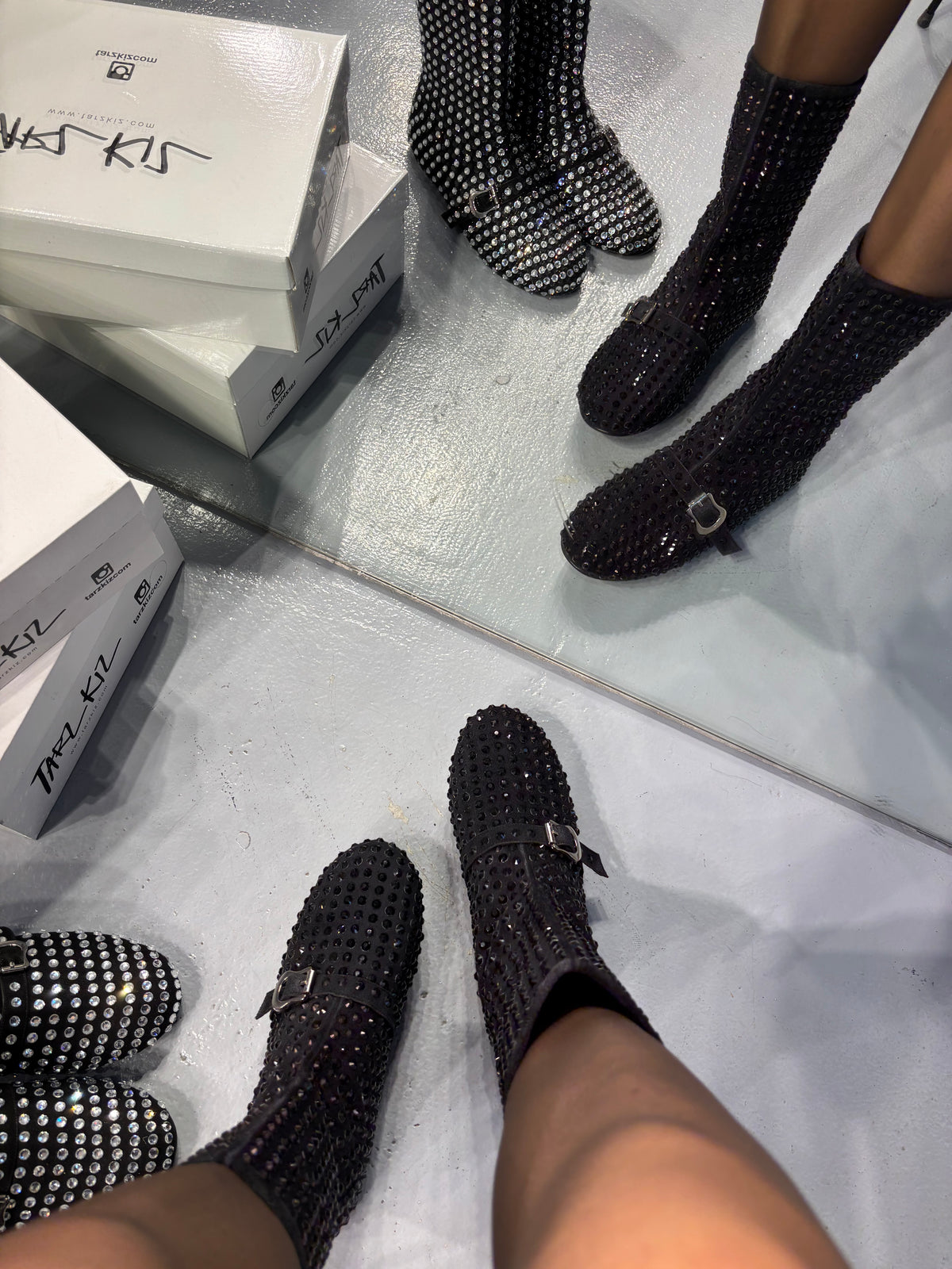 LAI SİYAH FERMUARLI TAŞLI BOOTIE