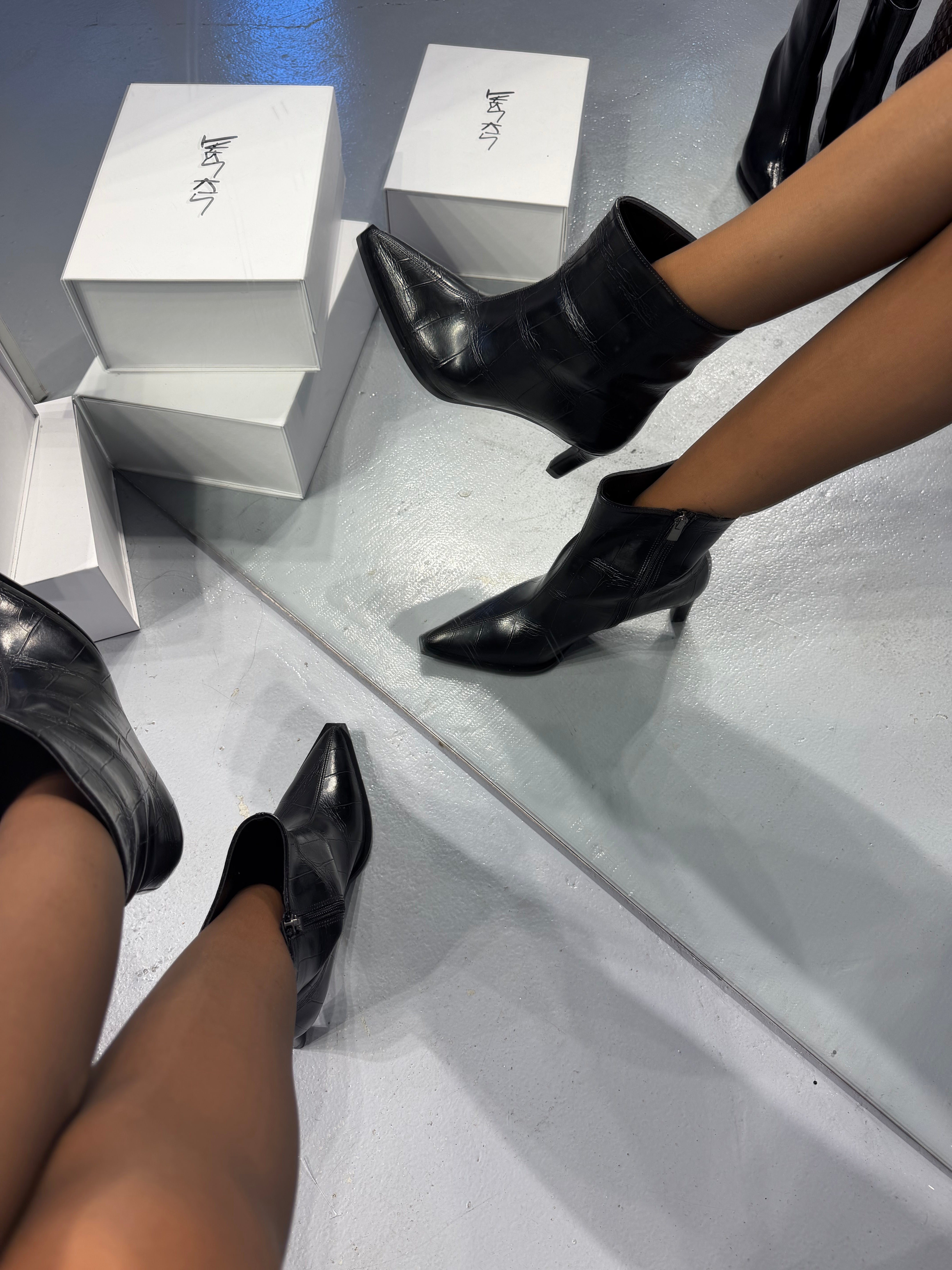 LOOM Geniş Bilekli Fermuarlı Bootie