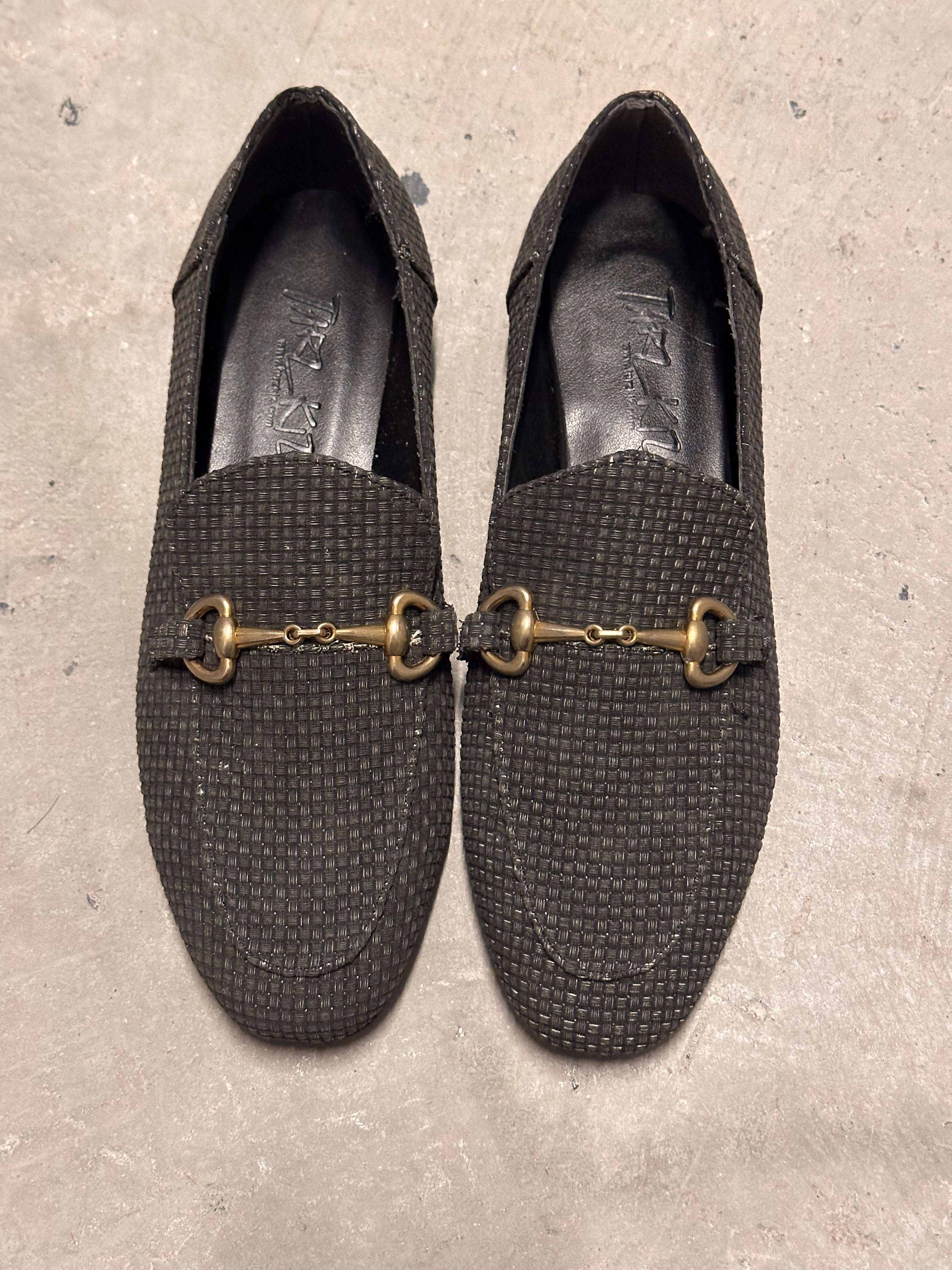 OLIVE HASIR SİYAH TOKALI LOAFER