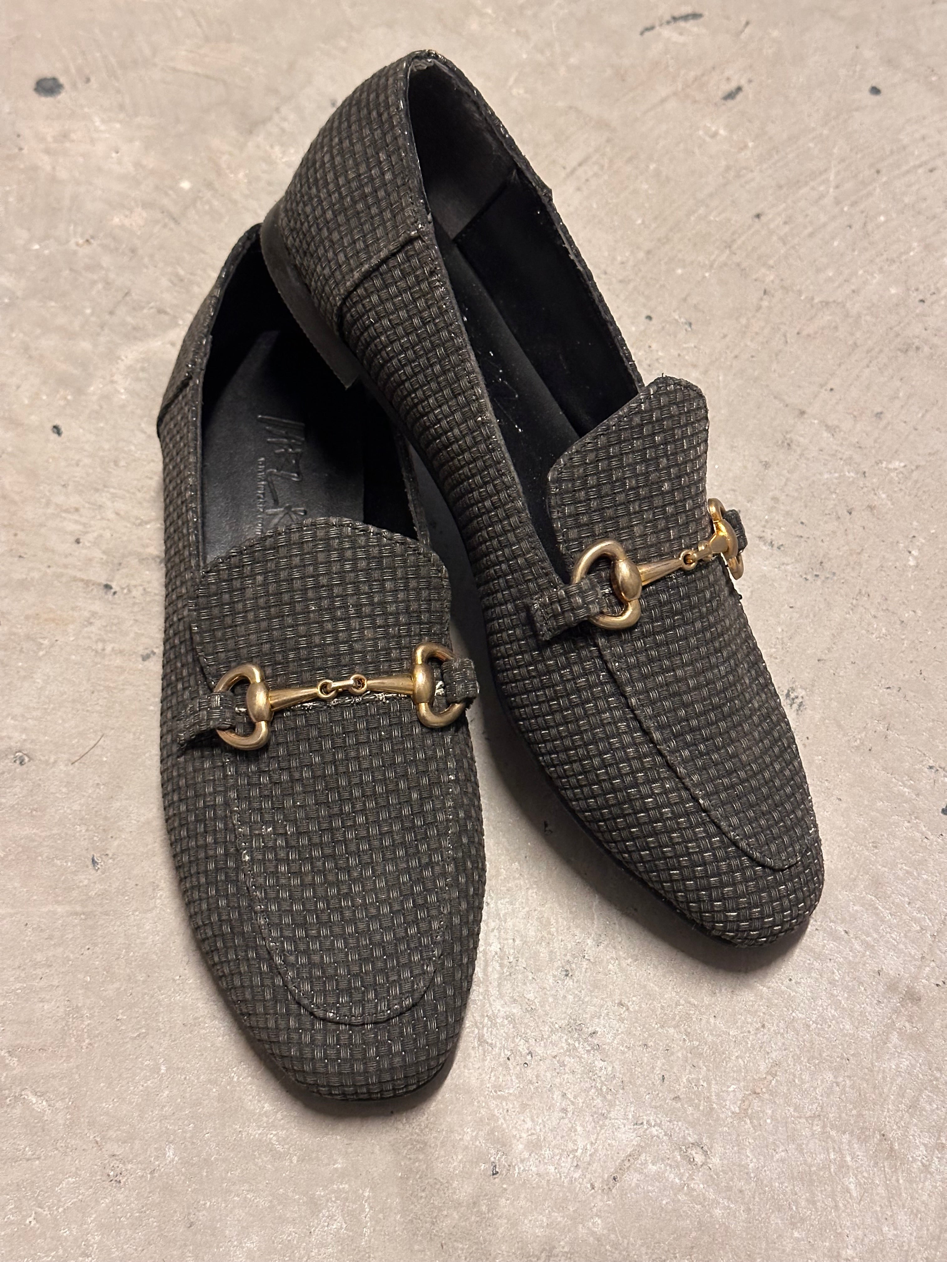 OLIVE HASIR SİYAH TOKALI LOAFER