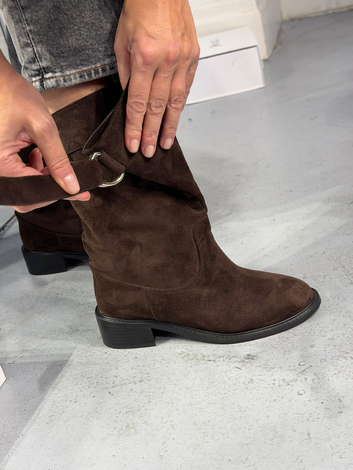 DANIE Geniş Bilekli Ayarlanabilir Bootie