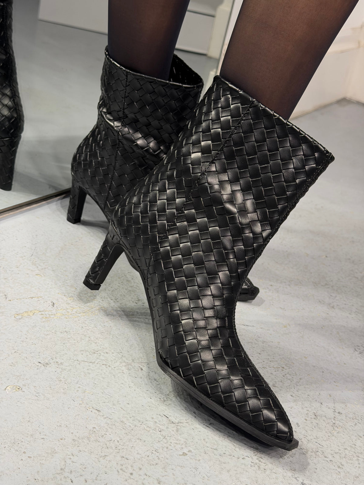 VENTA Geniş Bilekli SİYAH Örgü Dokulu Fermuarsız Bootie