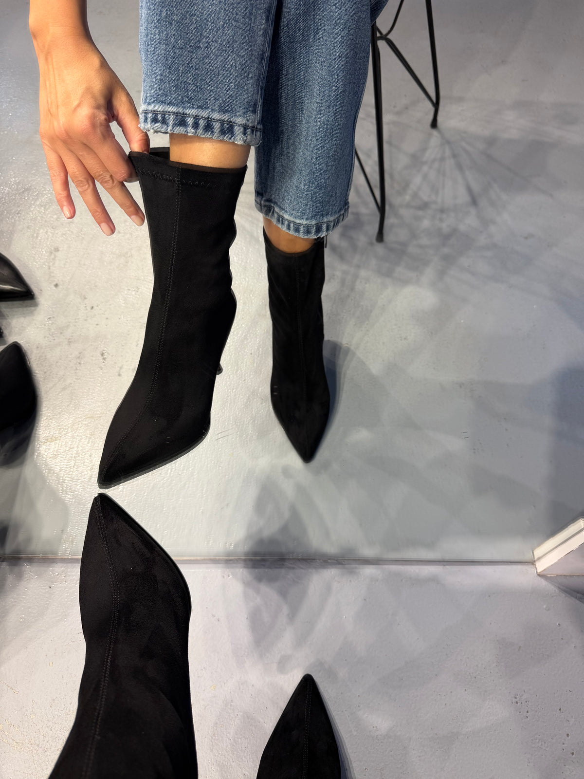 AXEL Siyah Süet Streç Fermuarlı Bootie