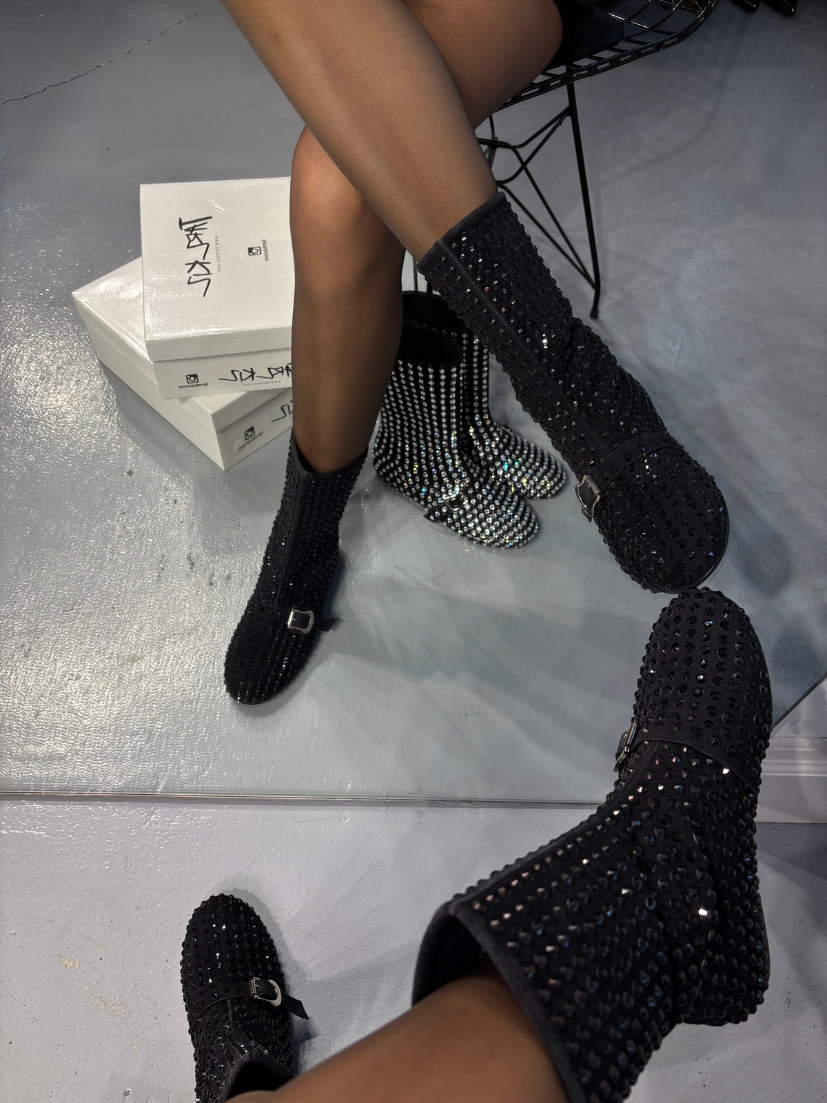 LAI SİYAH FERMUARLI TAŞLI BOOTIE