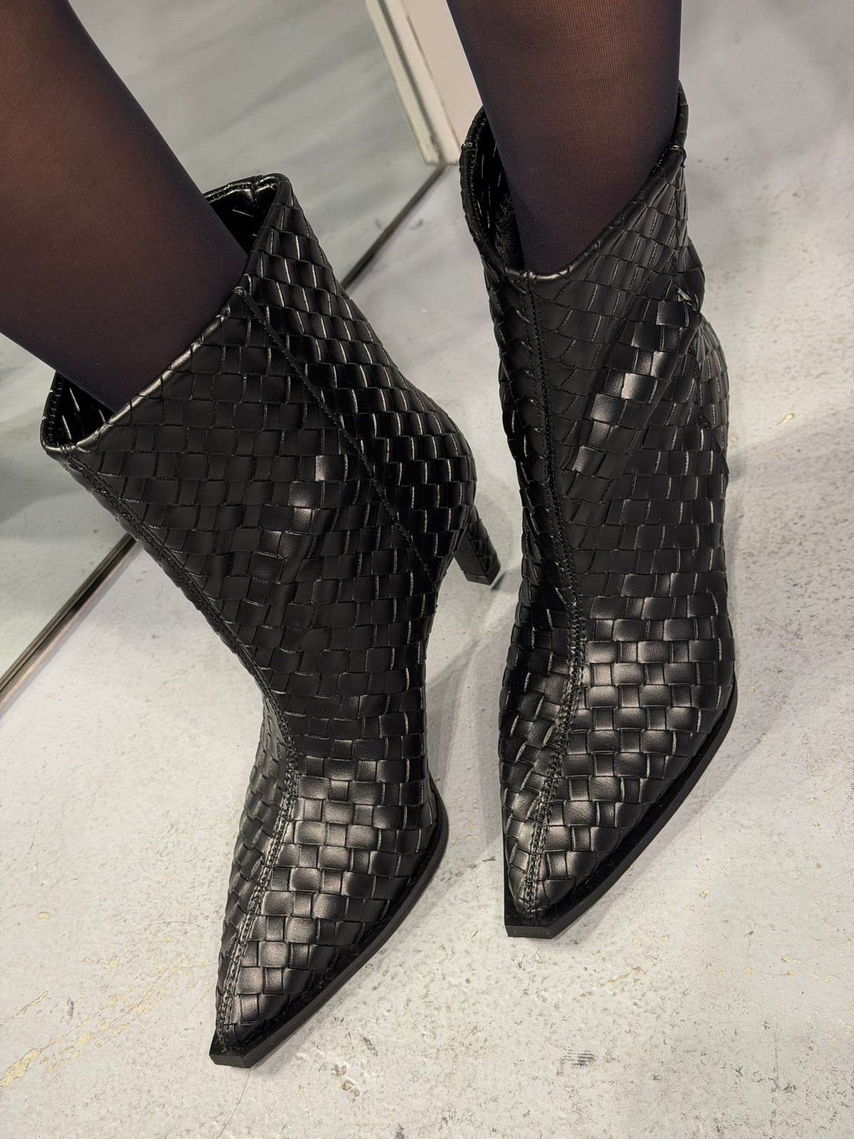 VENTA Geniş Bilekli SİYAH Örgü Dokulu Fermuarsız Bootie