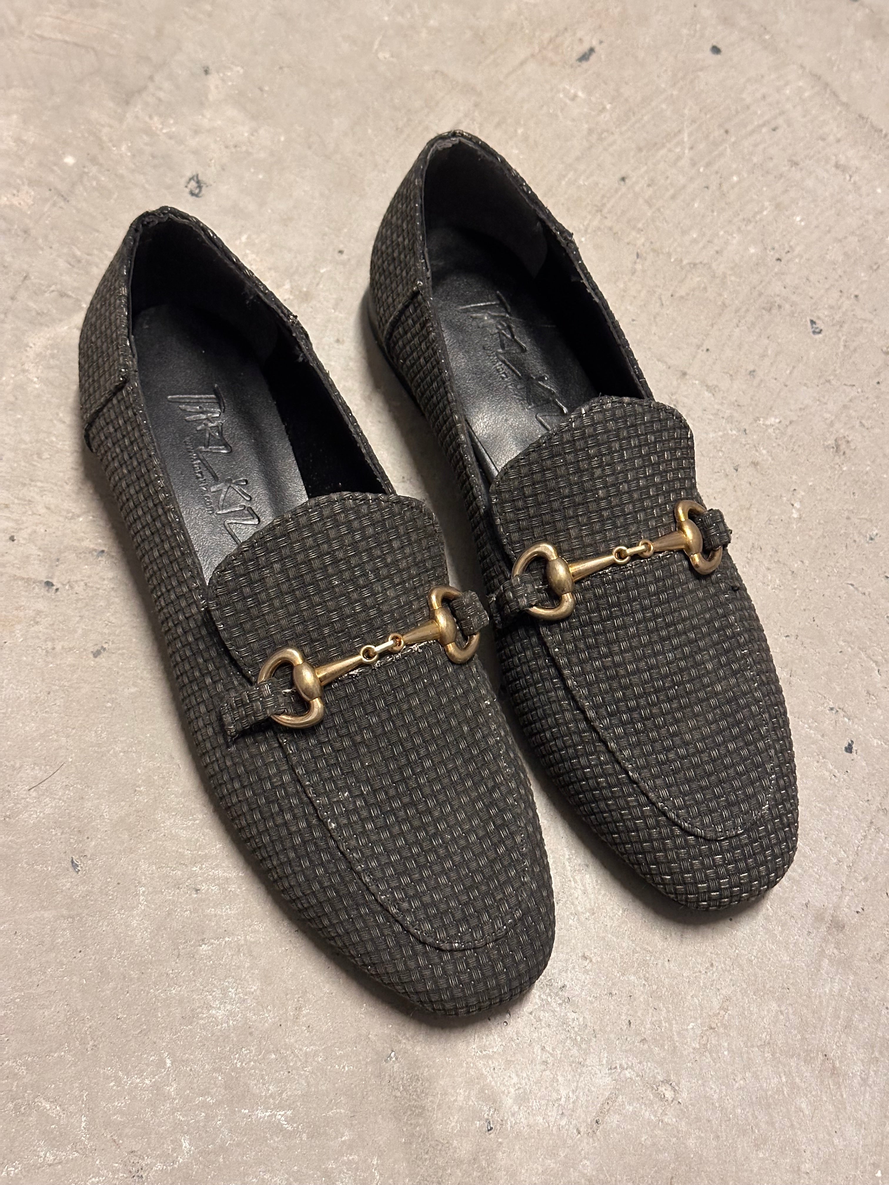 OLIVE HASIR SİYAH TOKALI LOAFER