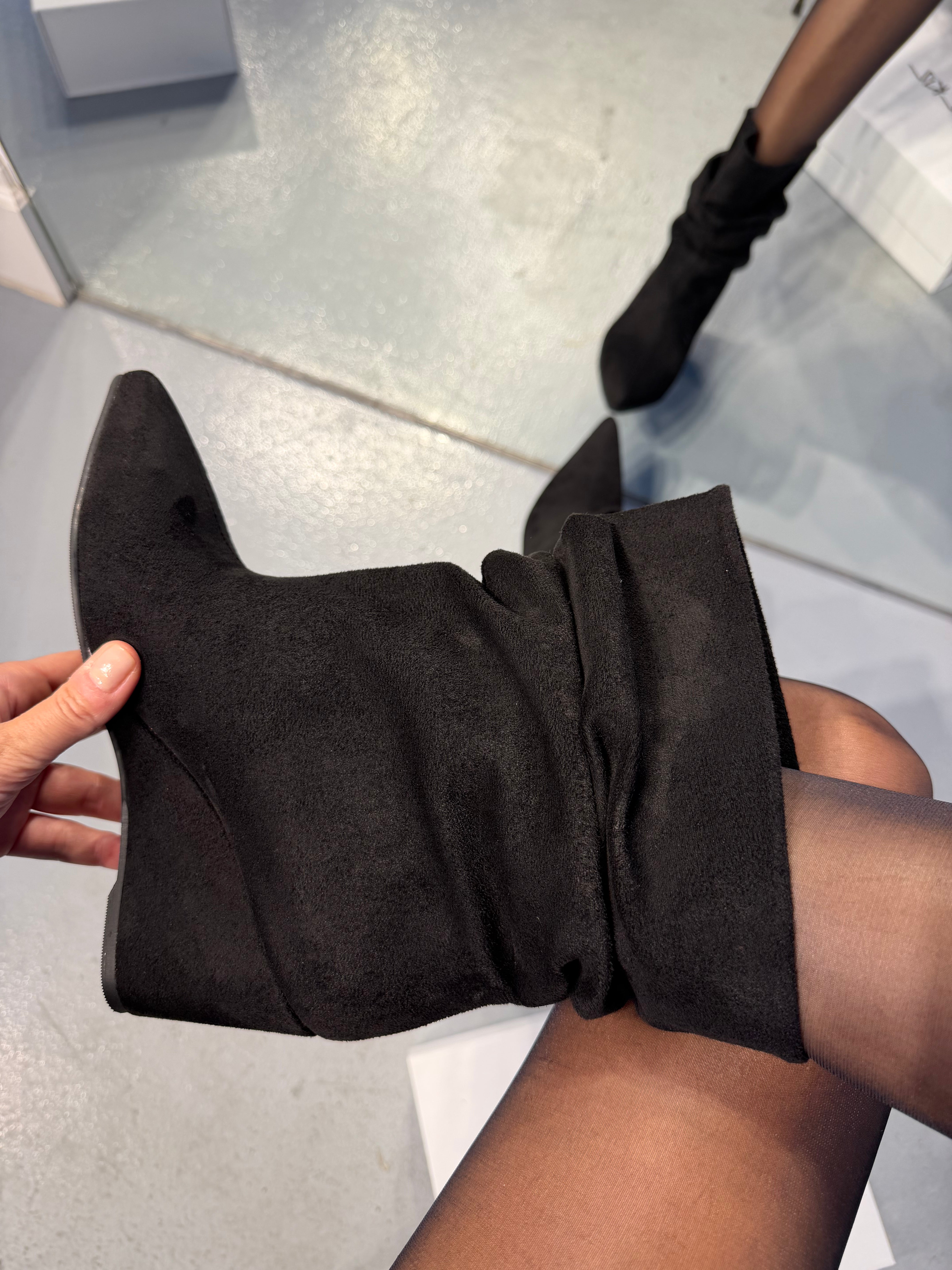 AREA Siyah Süet Dolgu Topuklu Bootie