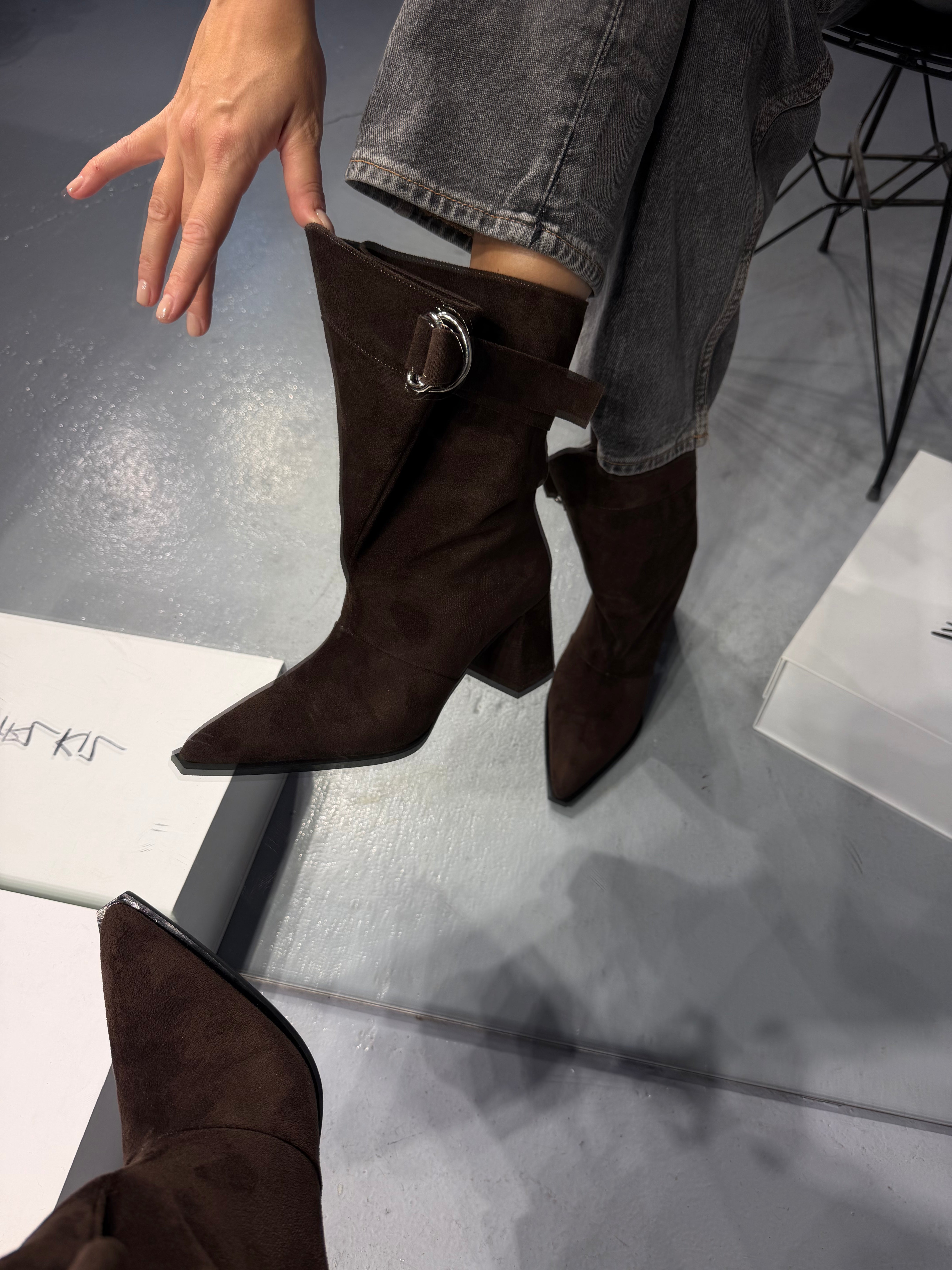 VICO Geniş Bilekli Ayarlanabilir Bootie