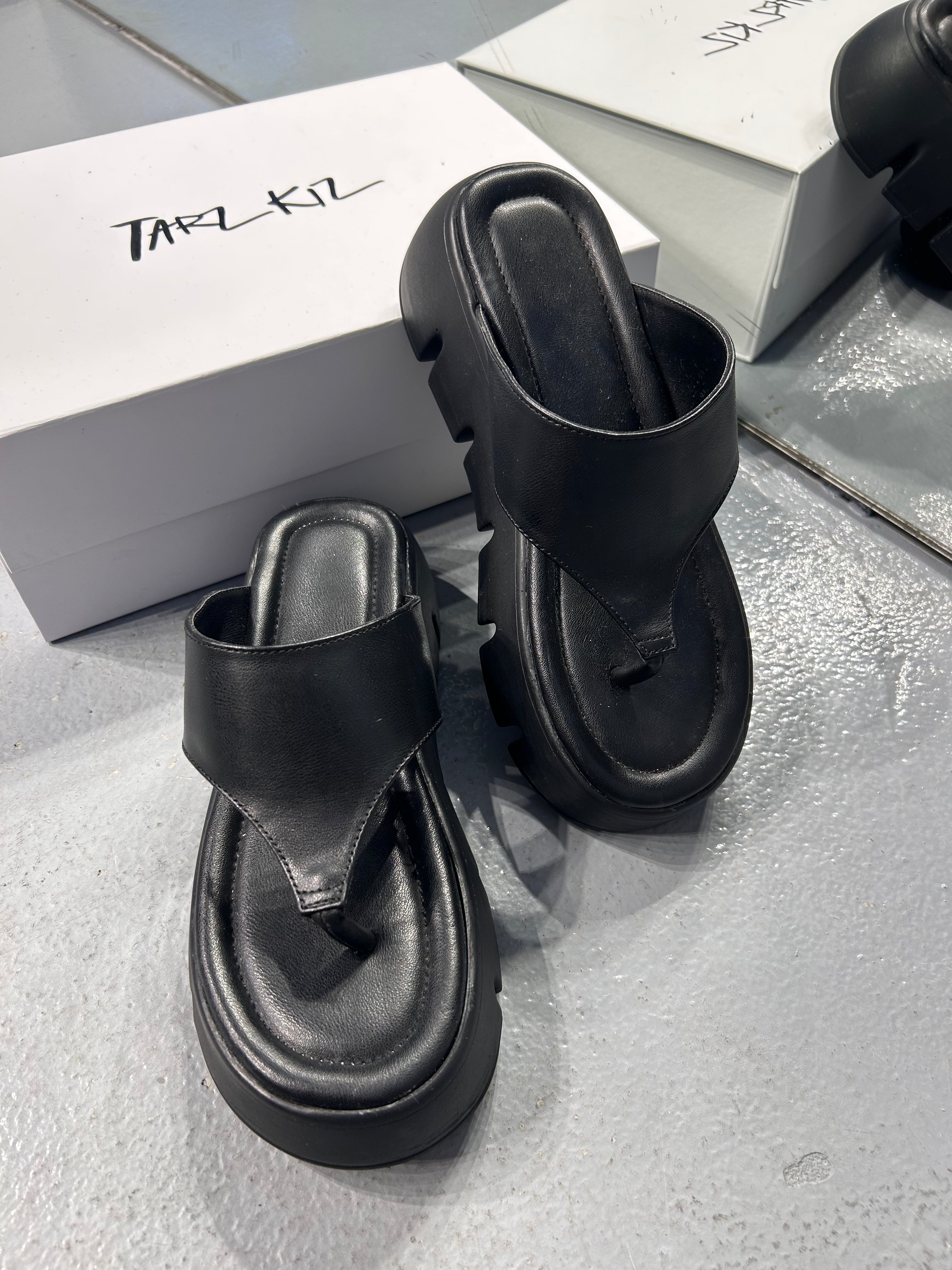 1191 SİYAH DERİ TERLİK