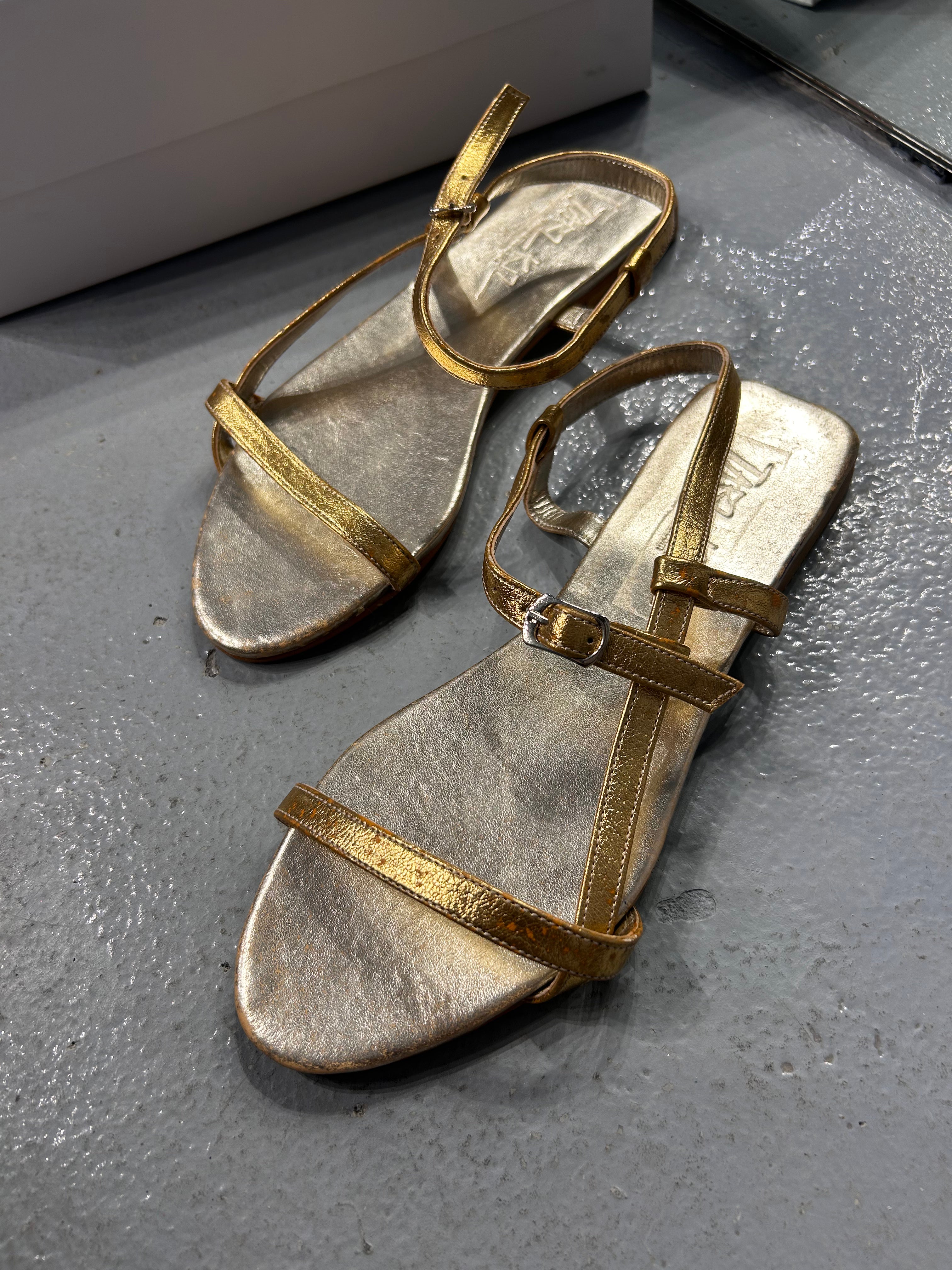 1094 GOLD DÜZ SANDALET