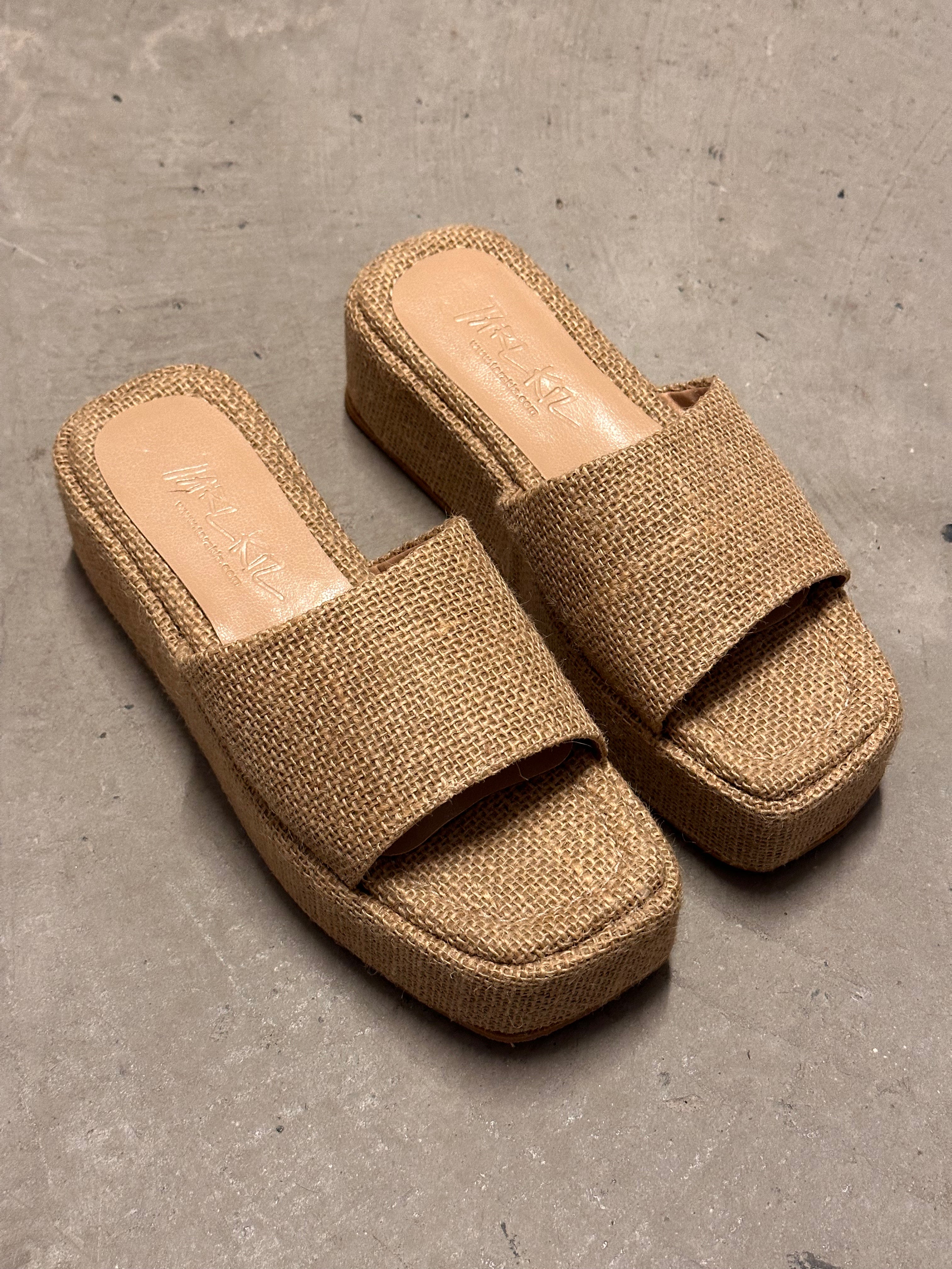 RAKKAS HASIR TERLİK