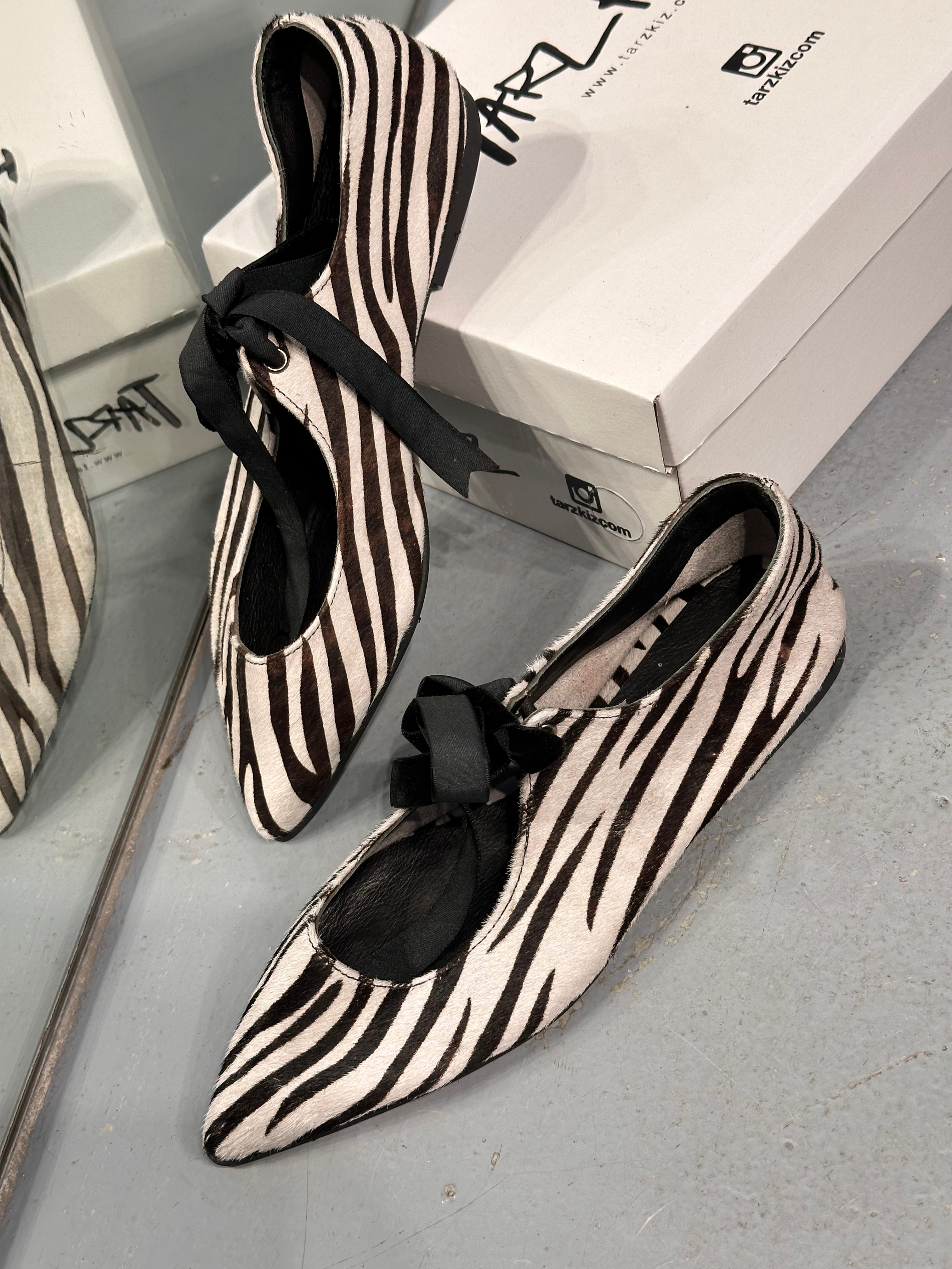 1066 ZEBRA BABET