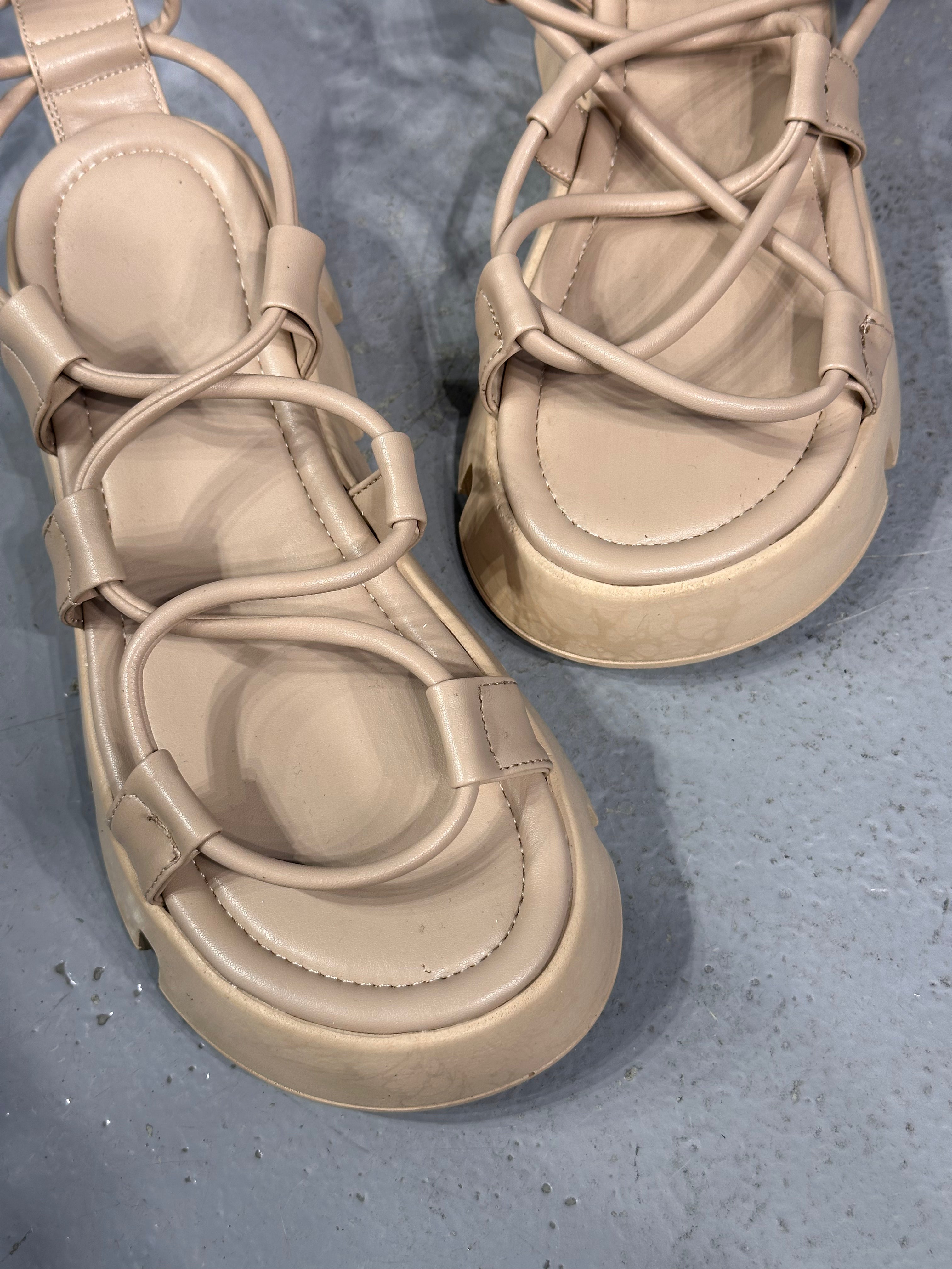 1089 KREM İPLİ SANDALET