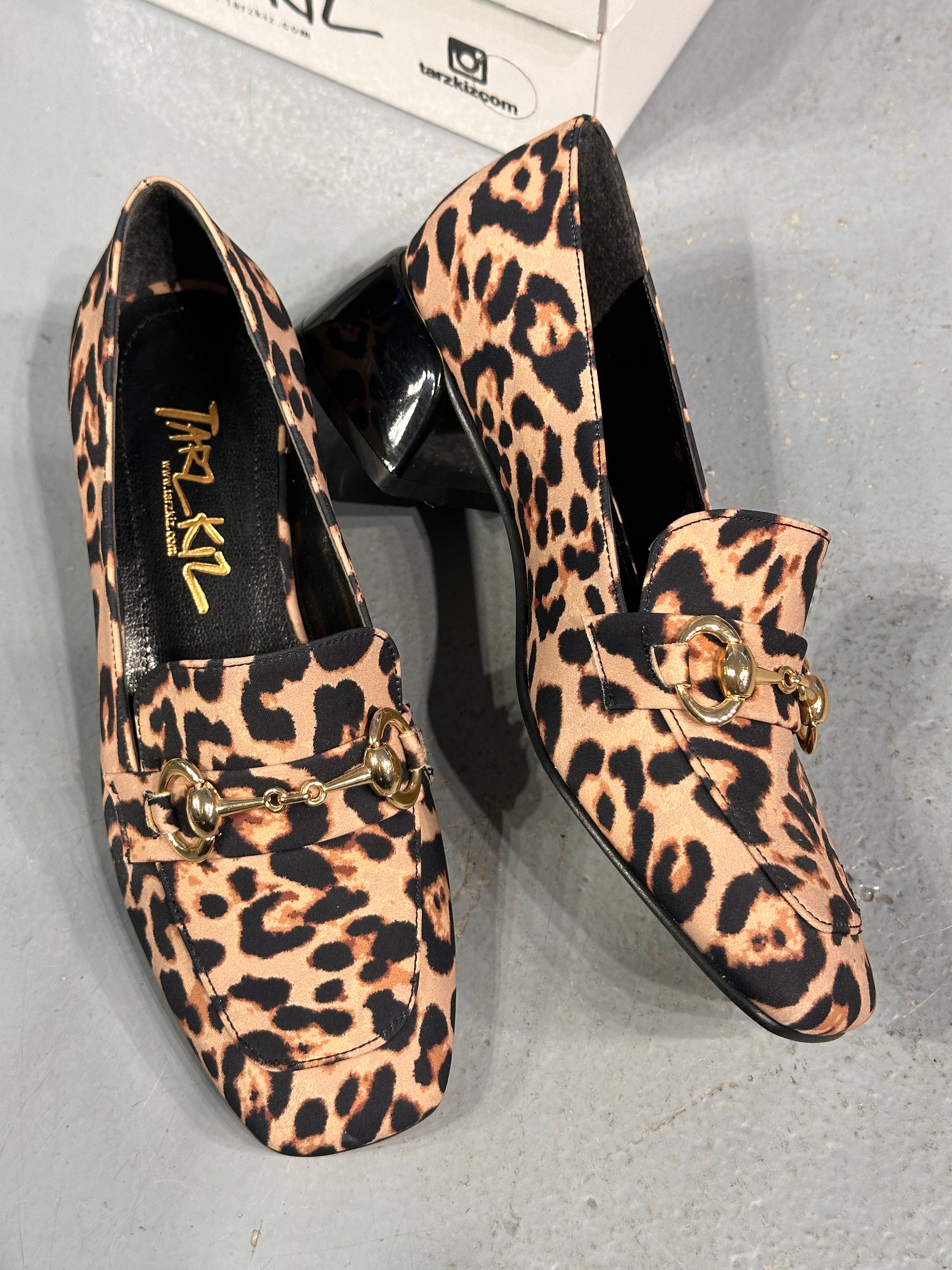 1094 LEOPAR DESENLİ TOPUKLU BABET