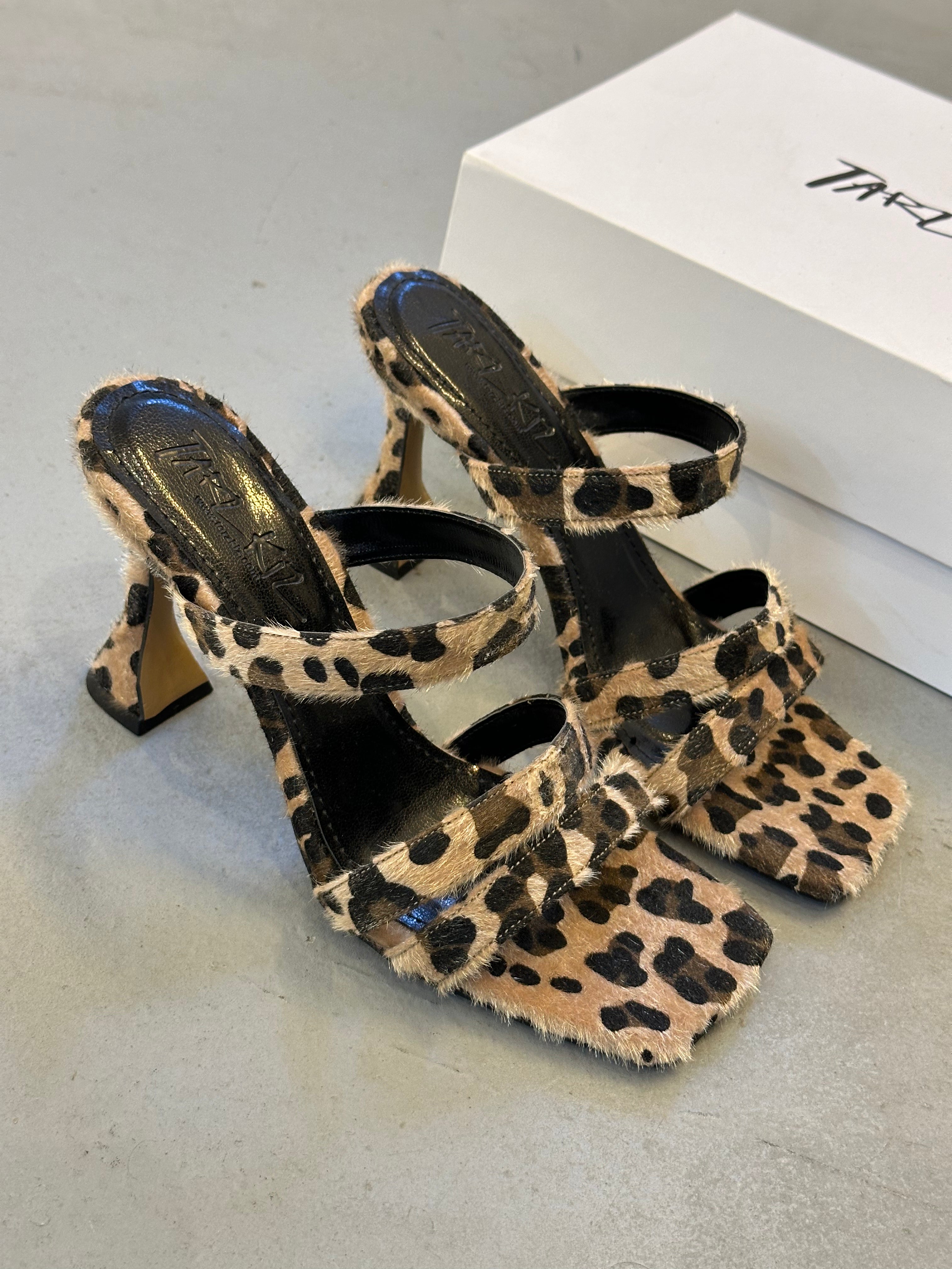 1212 LEOPAR DESENLİ SANDALET