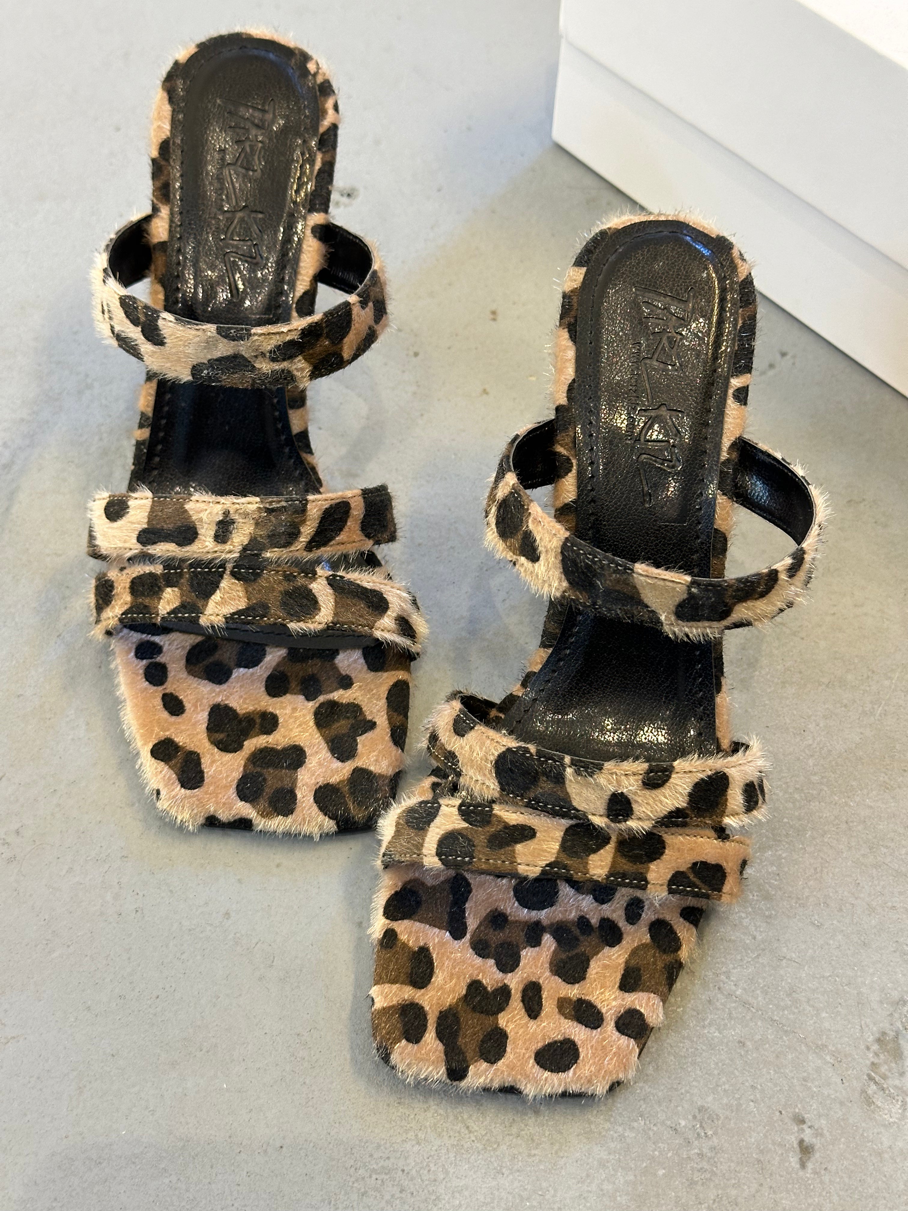 1212 LEOPAR DESENLİ SANDALET
