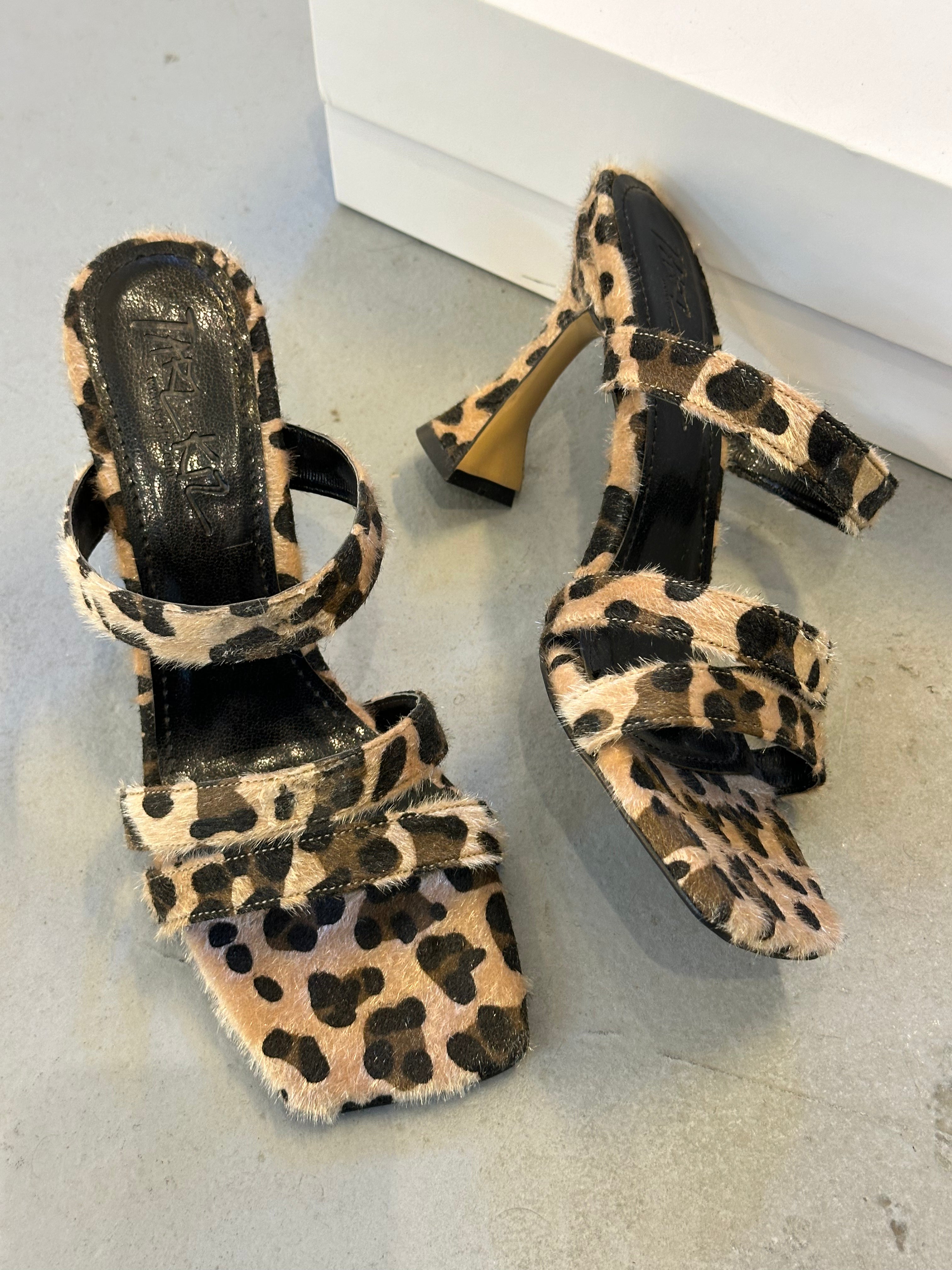 1212 LEOPAR DESENLİ SANDALET