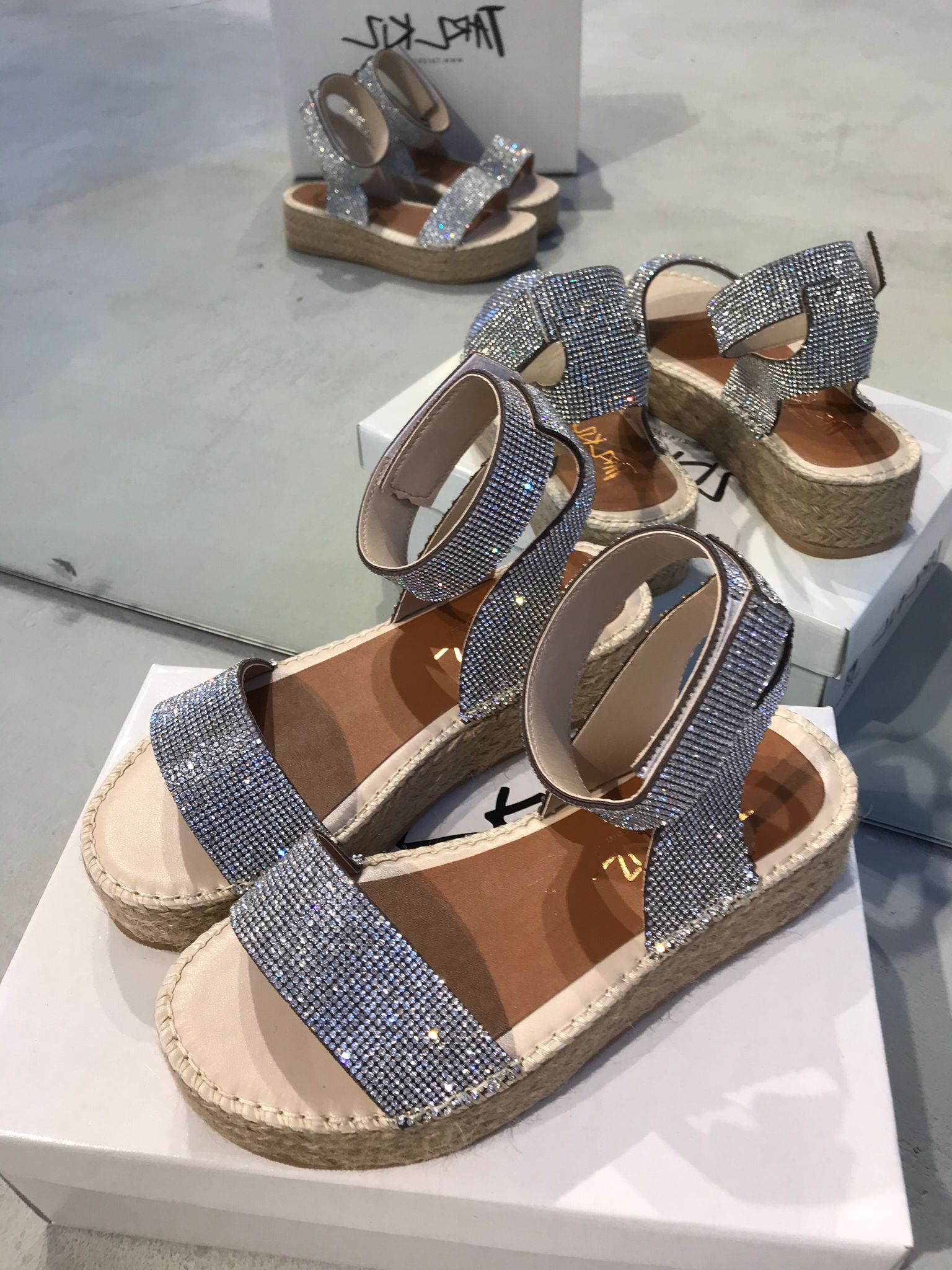 DIAMOND GÜMÜŞ HASIR SANDALET