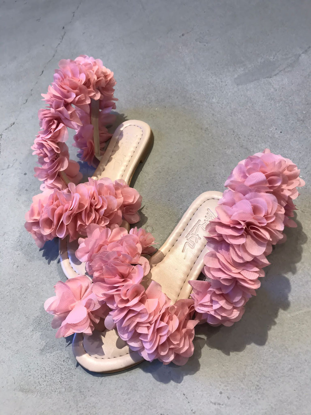 SWISS DÜZ ÇİÇEKLİ PEMBE SANDALET