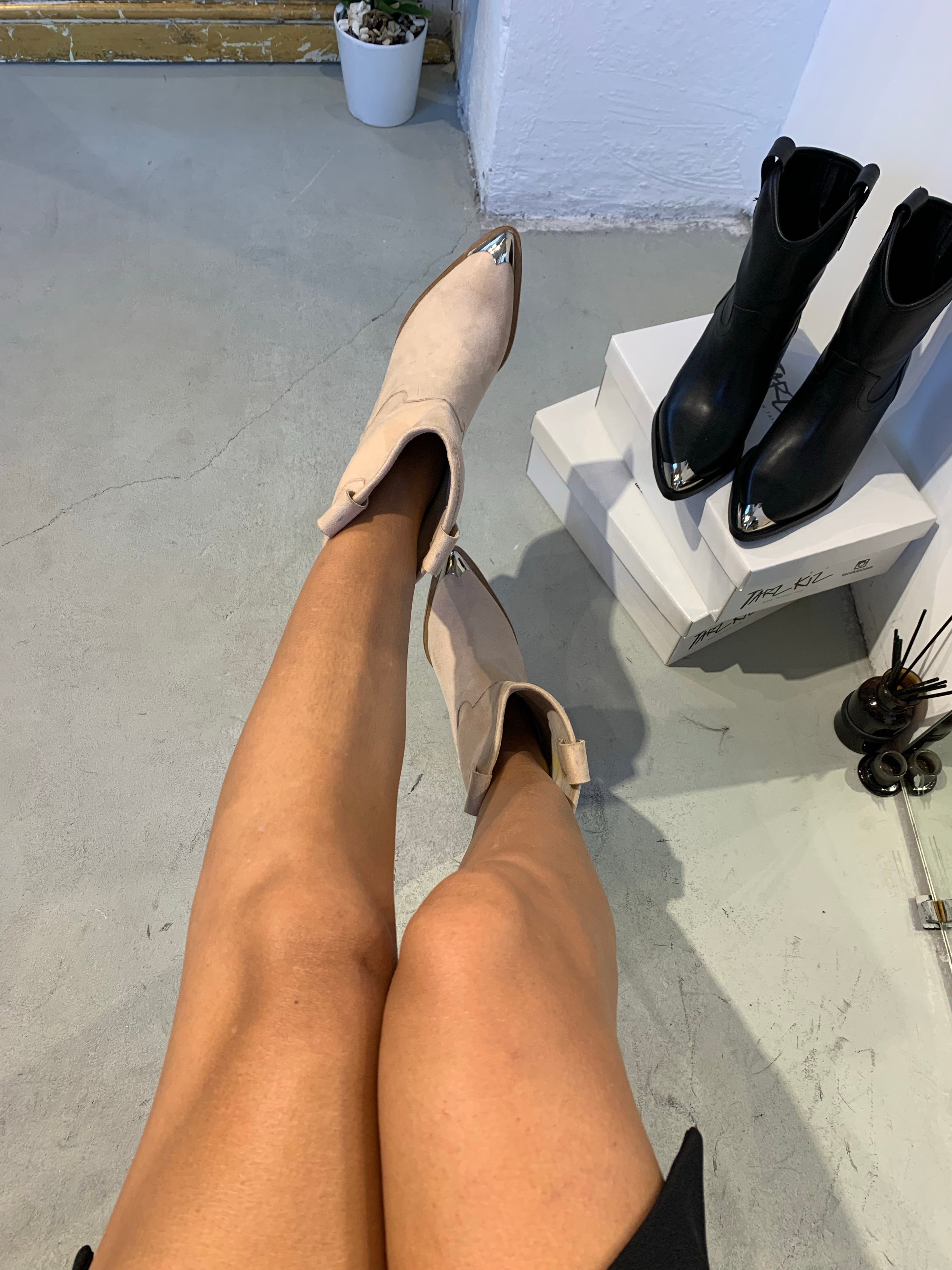 DALLAS NUDE SÜET BOOTIE