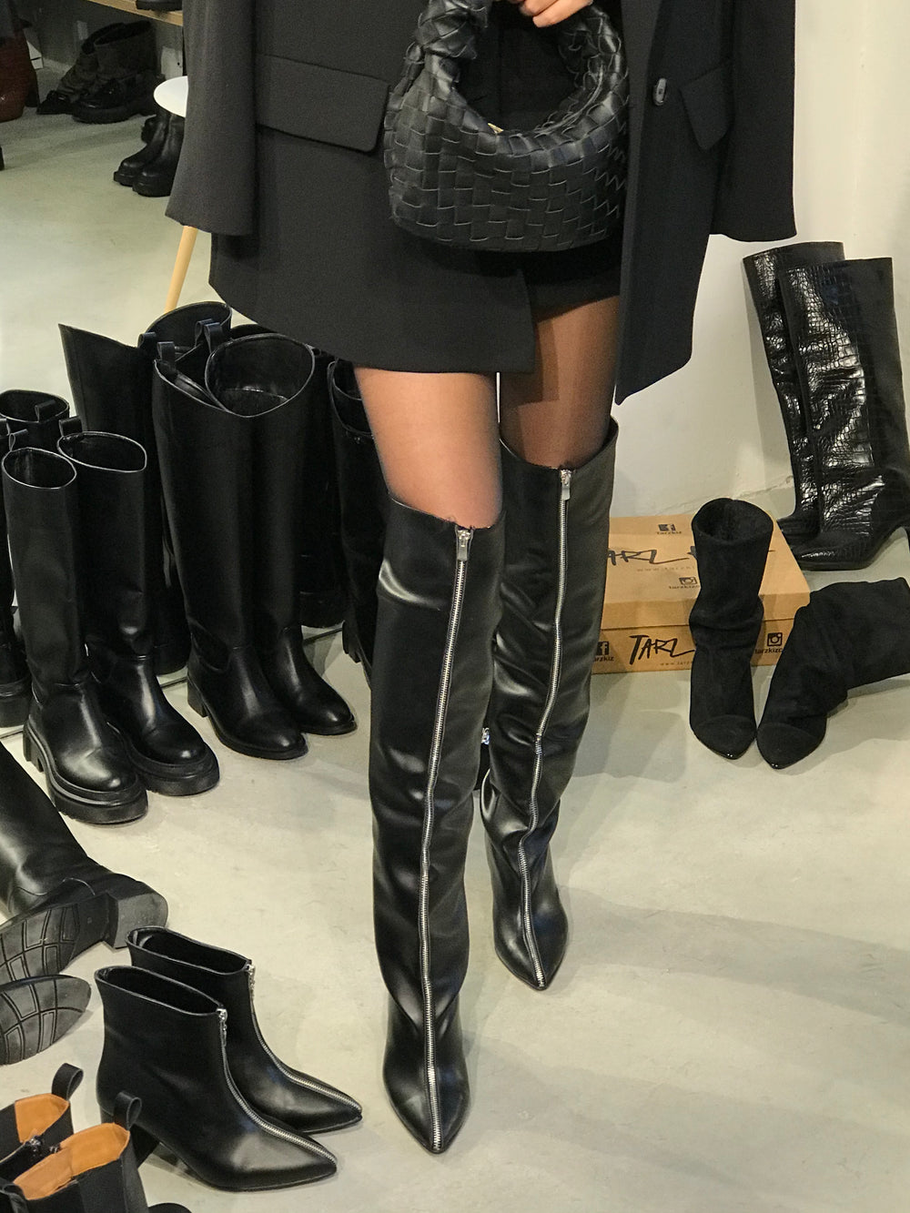 ZIPPER SİYAH FERMUARLI DİZ ÜSTÜ ÇİZME