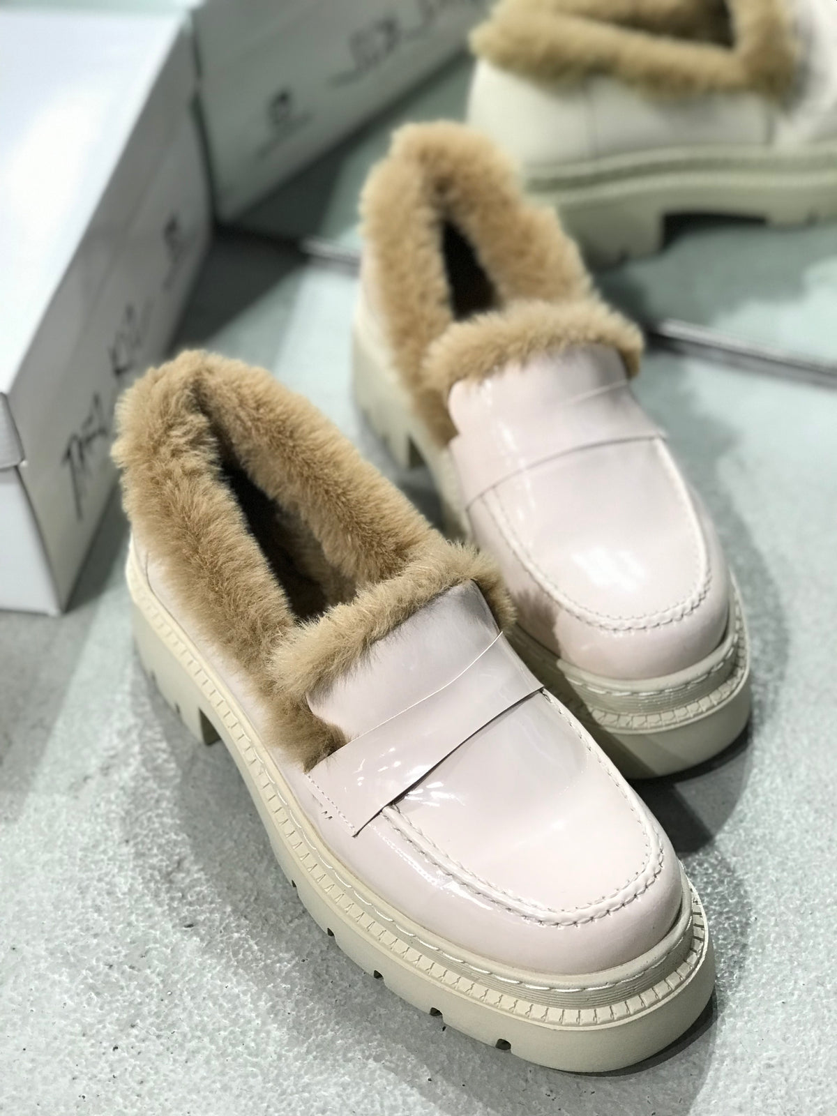 RETRO NUDE LOAFER 🖤