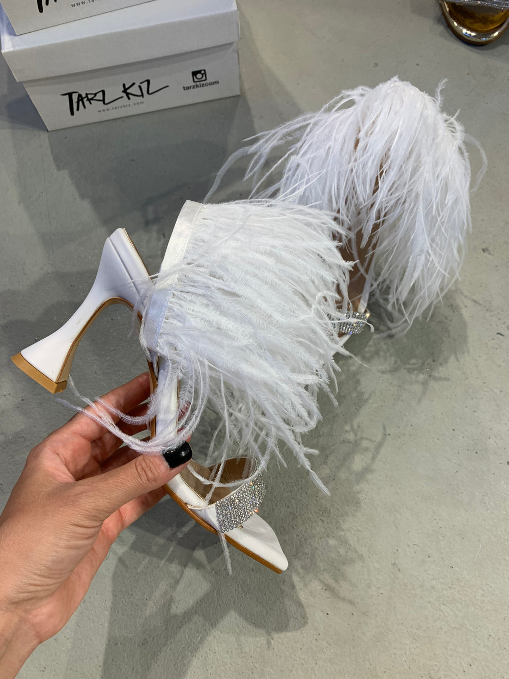 ANGEL BEYAZ TÜYLÜ SANDALET