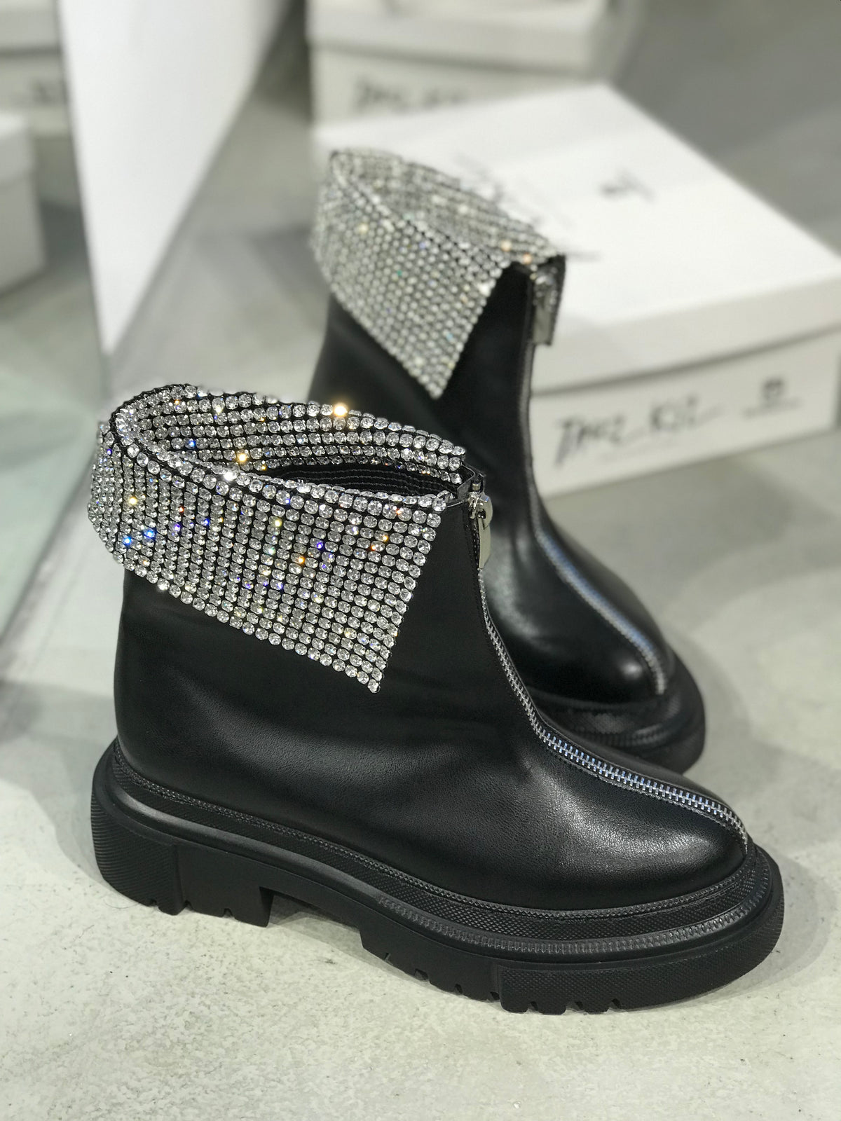 GLAM SİYAH BOT
