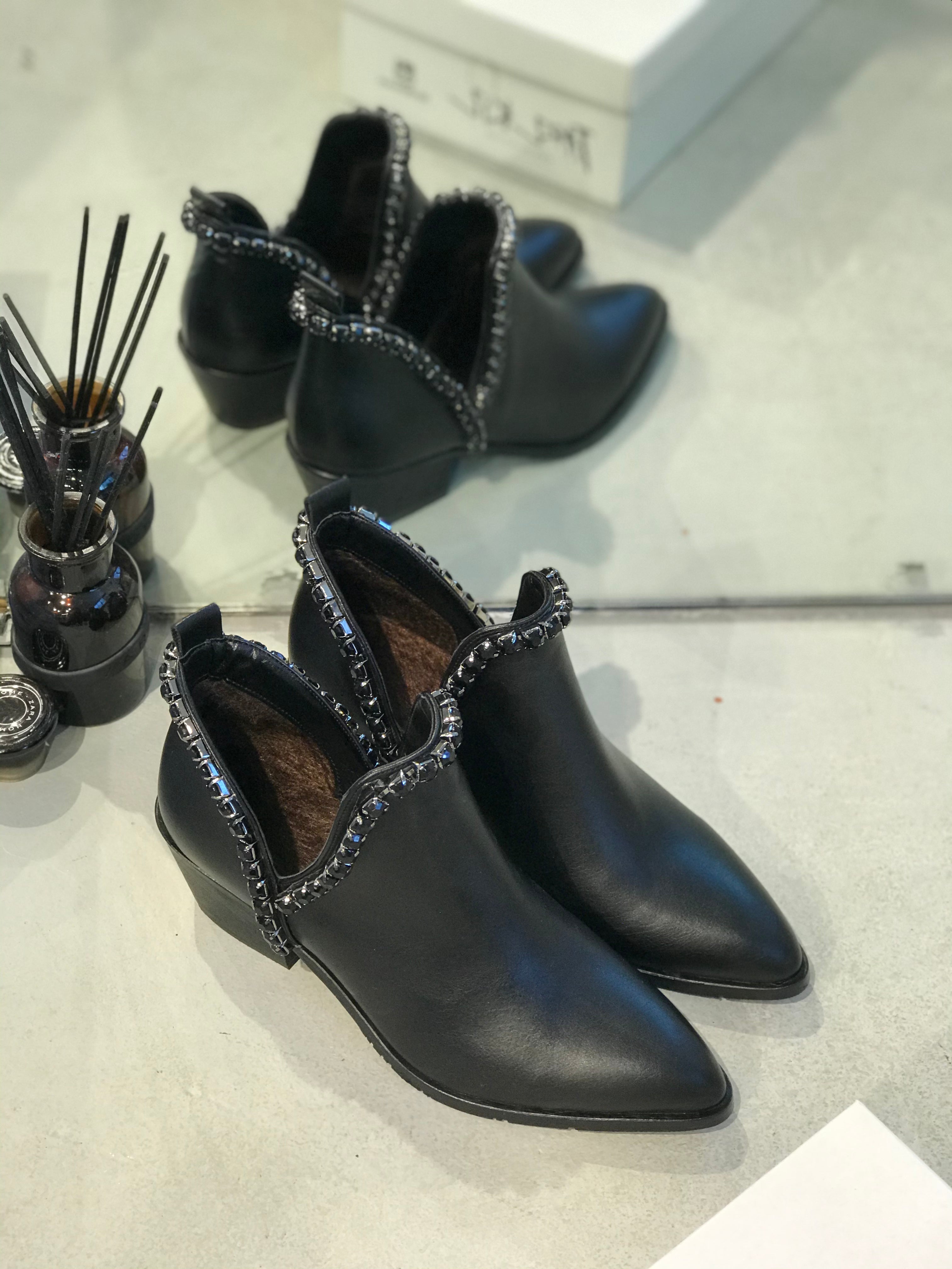 MORE SİYAH TAŞLI BOOTIE