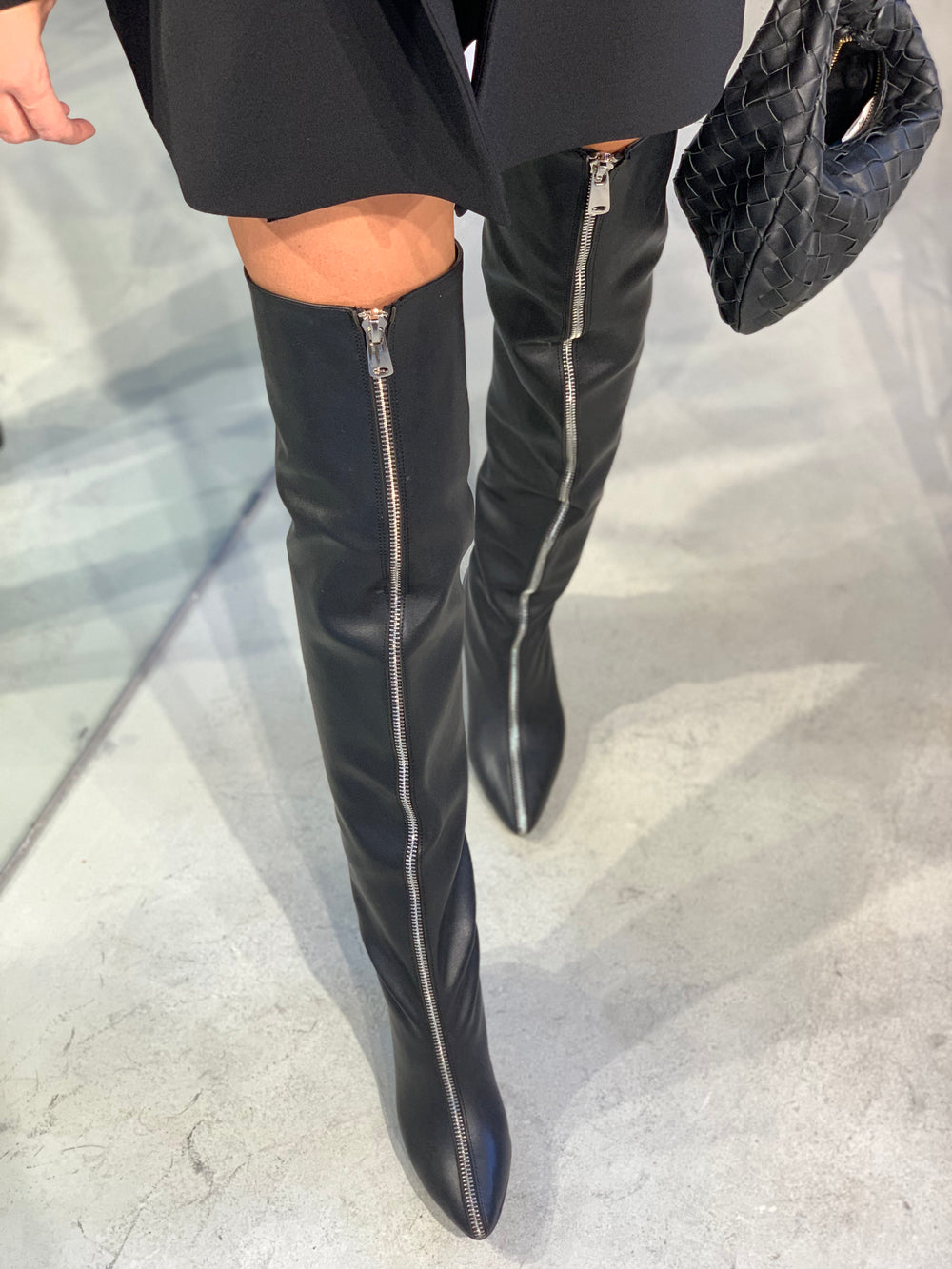 ZIPPER SİYAH FERMUARLI DİZ ÜSTÜ ÇİZME