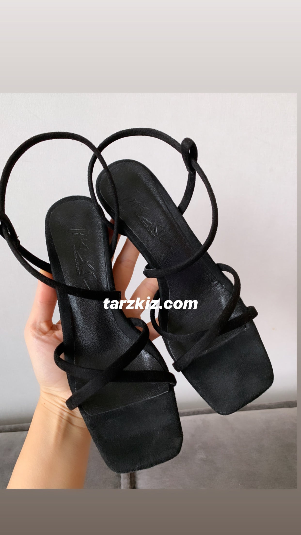 HOLA SİYAH SÜET BANTLI SANDALET