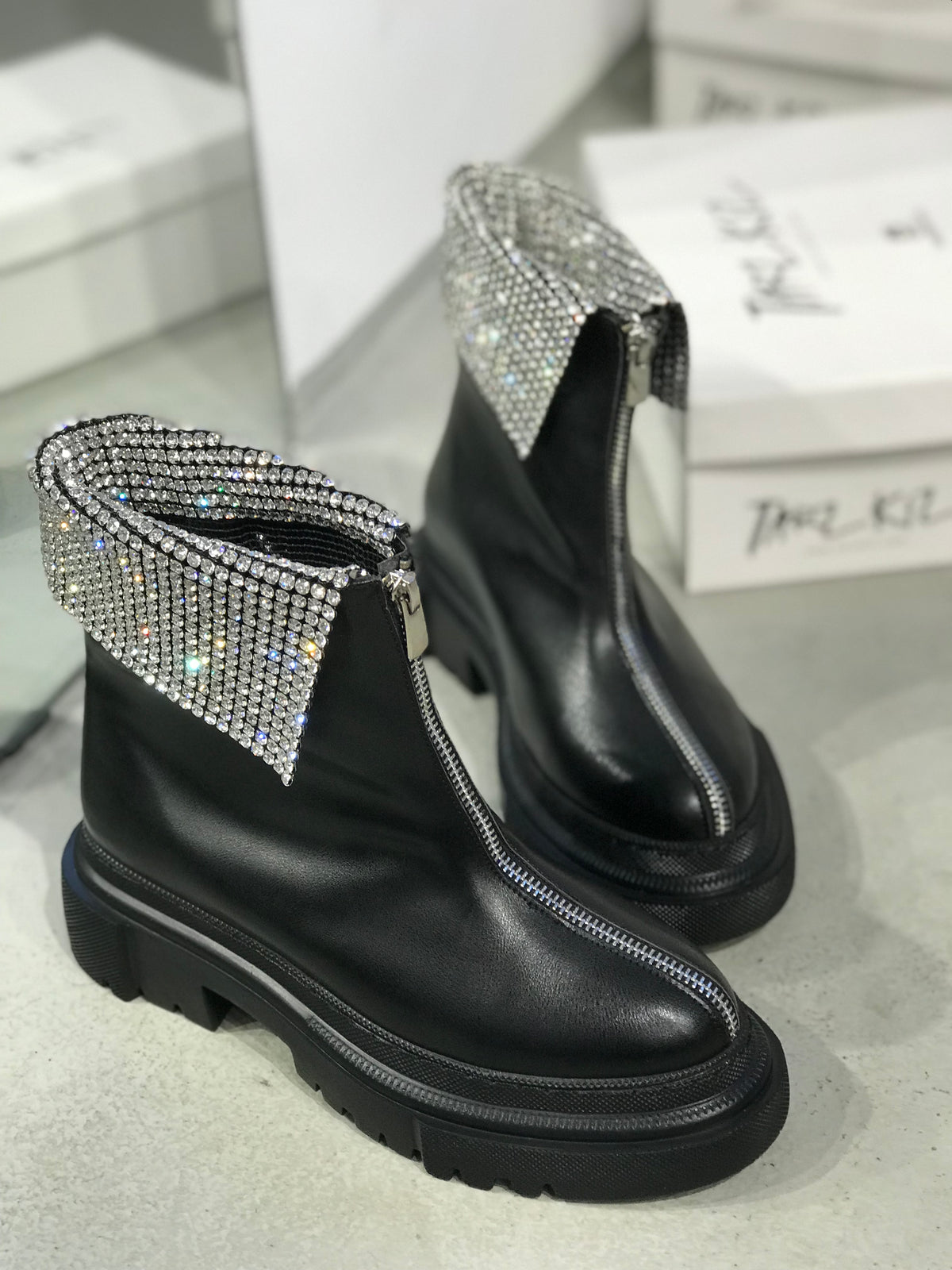 GLAM SİYAH BOT