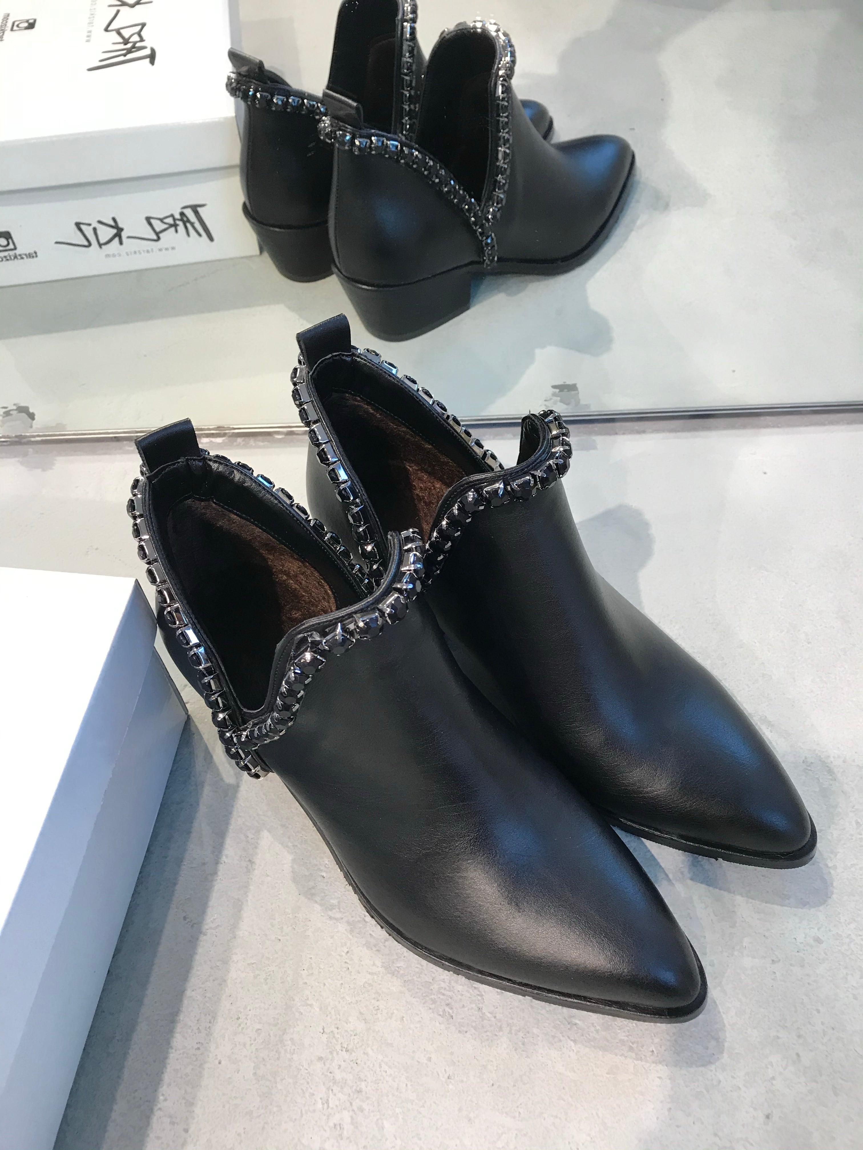 MORE SİYAH TAŞLI BOOTIE