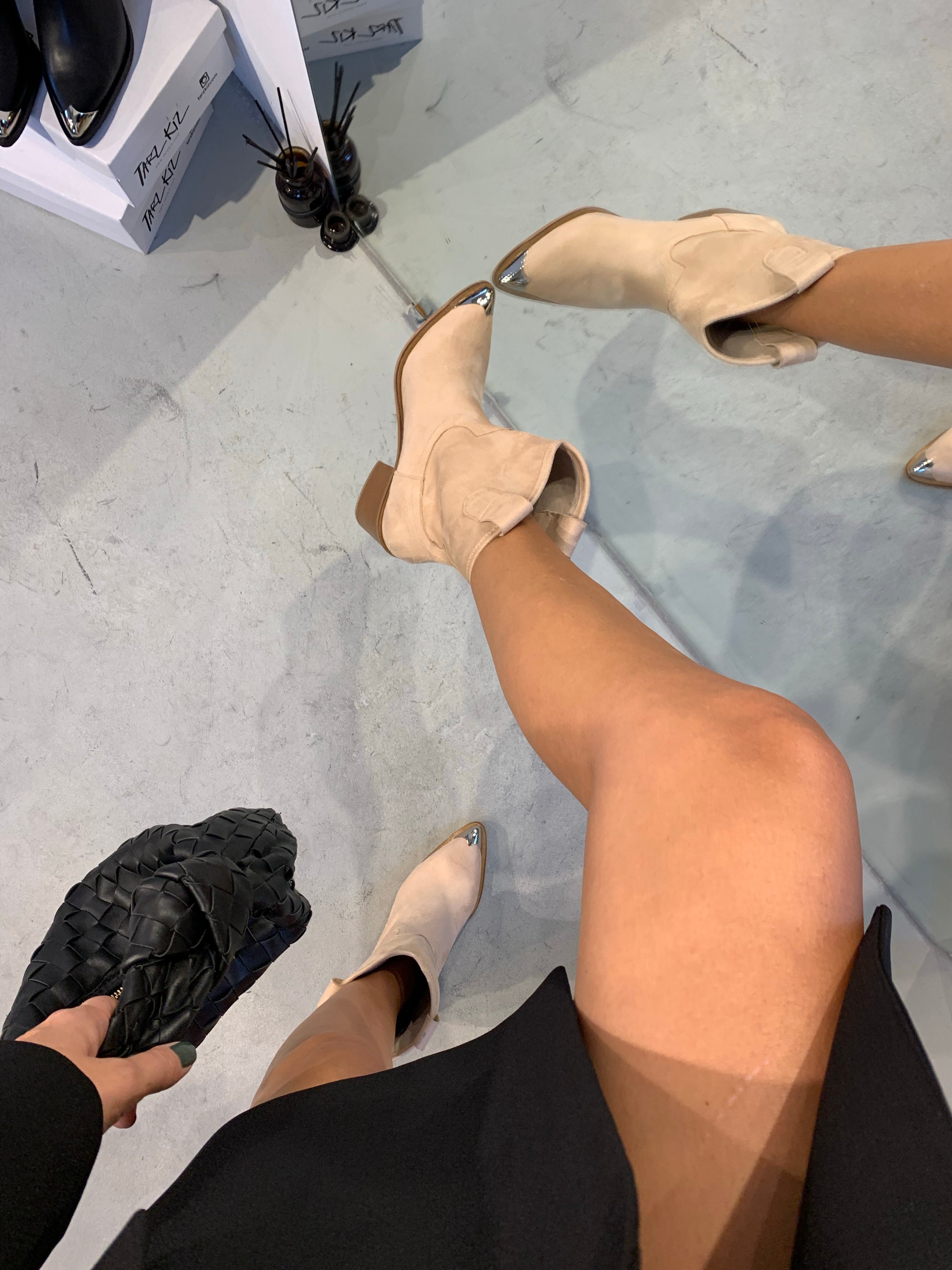 DALLAS NUDE SÜET BOOTIE