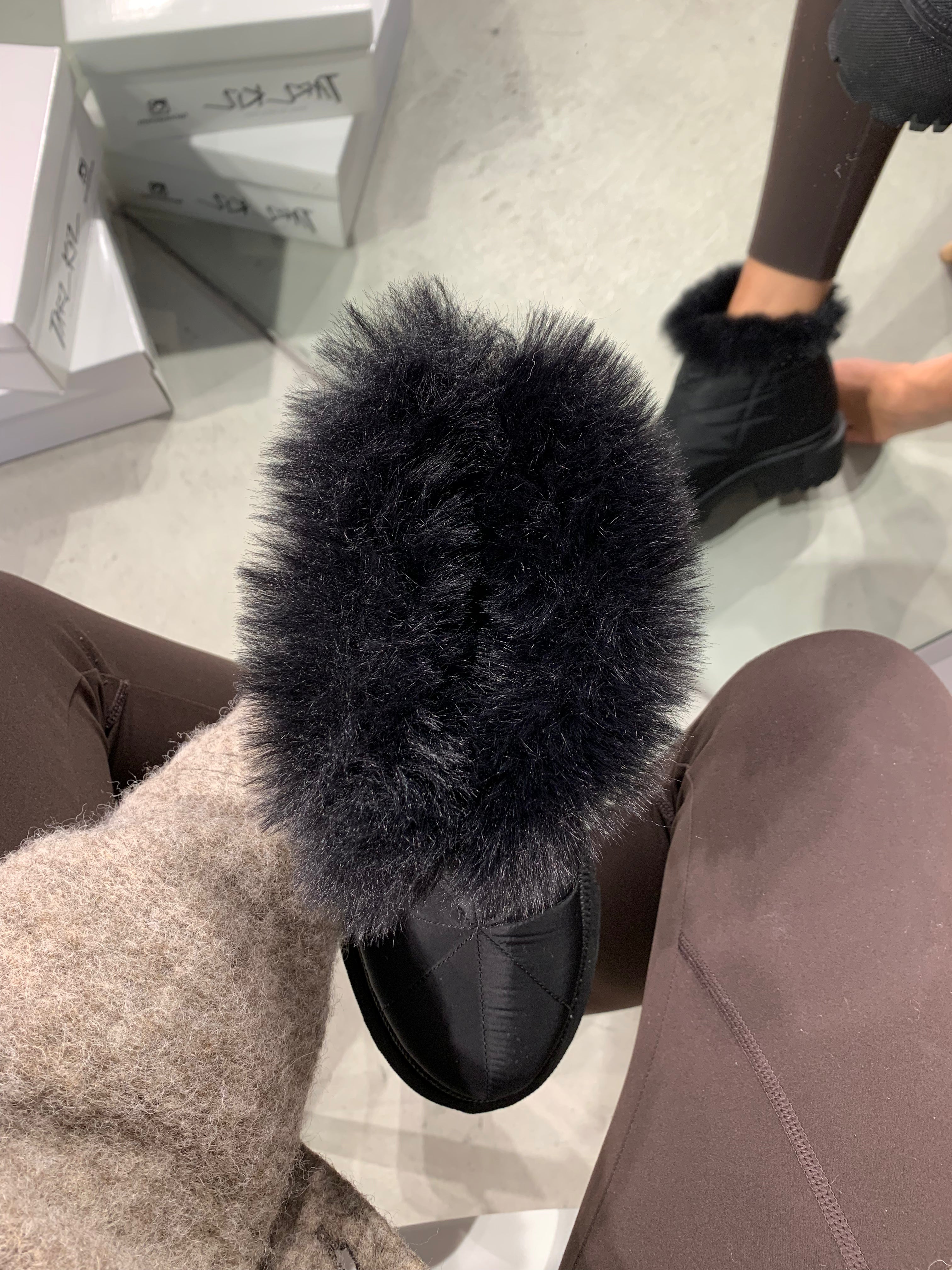 WARM MINI BOOTIE 🖤
